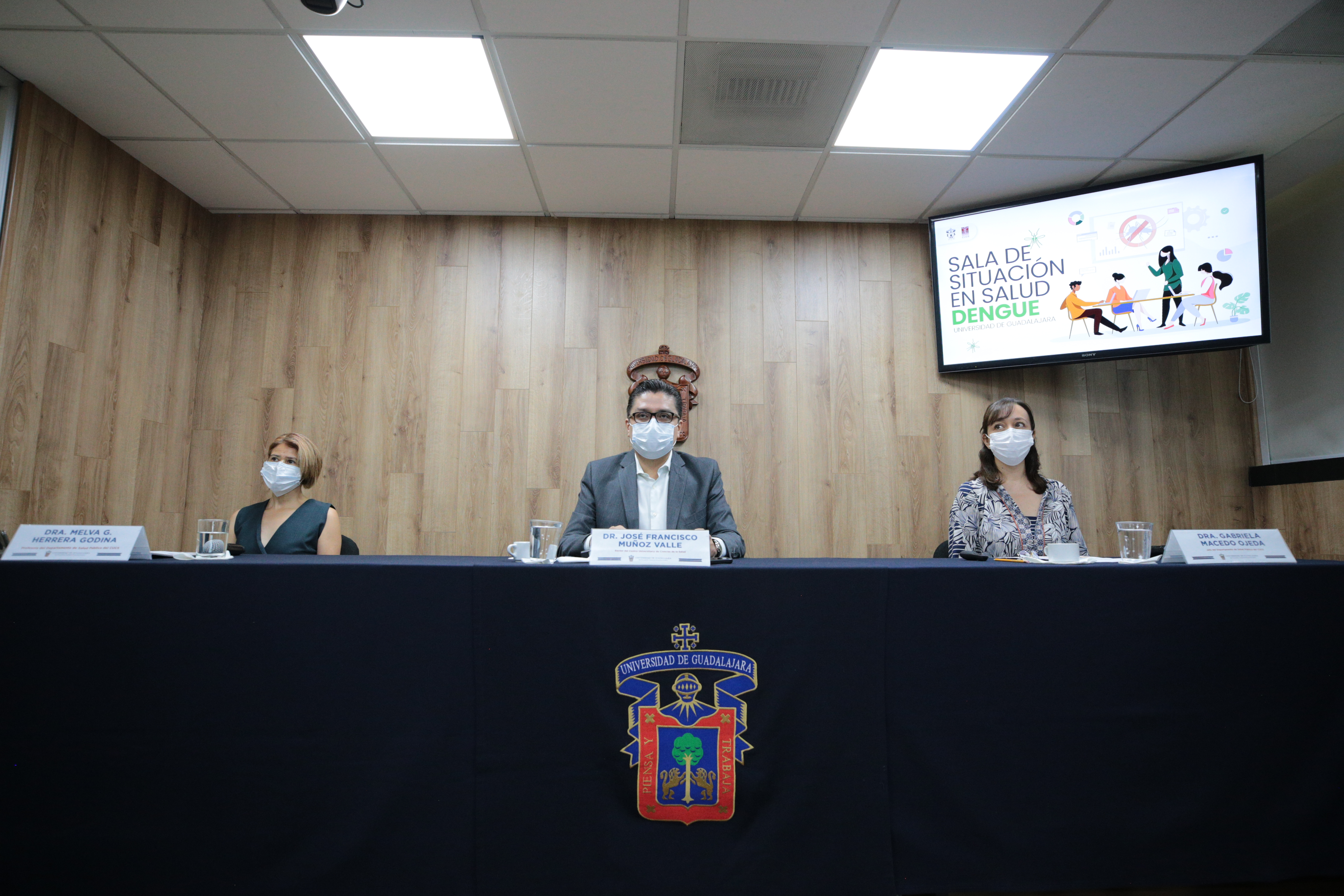 Miembos del presidium en la rueda e prensa