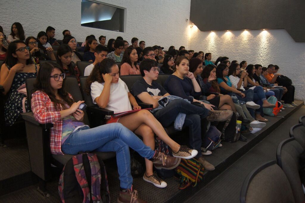 Asistentes al Panel. Otro ángulo