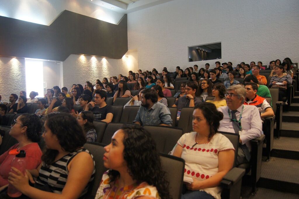 Asistentes al Panel. Cupo lleno