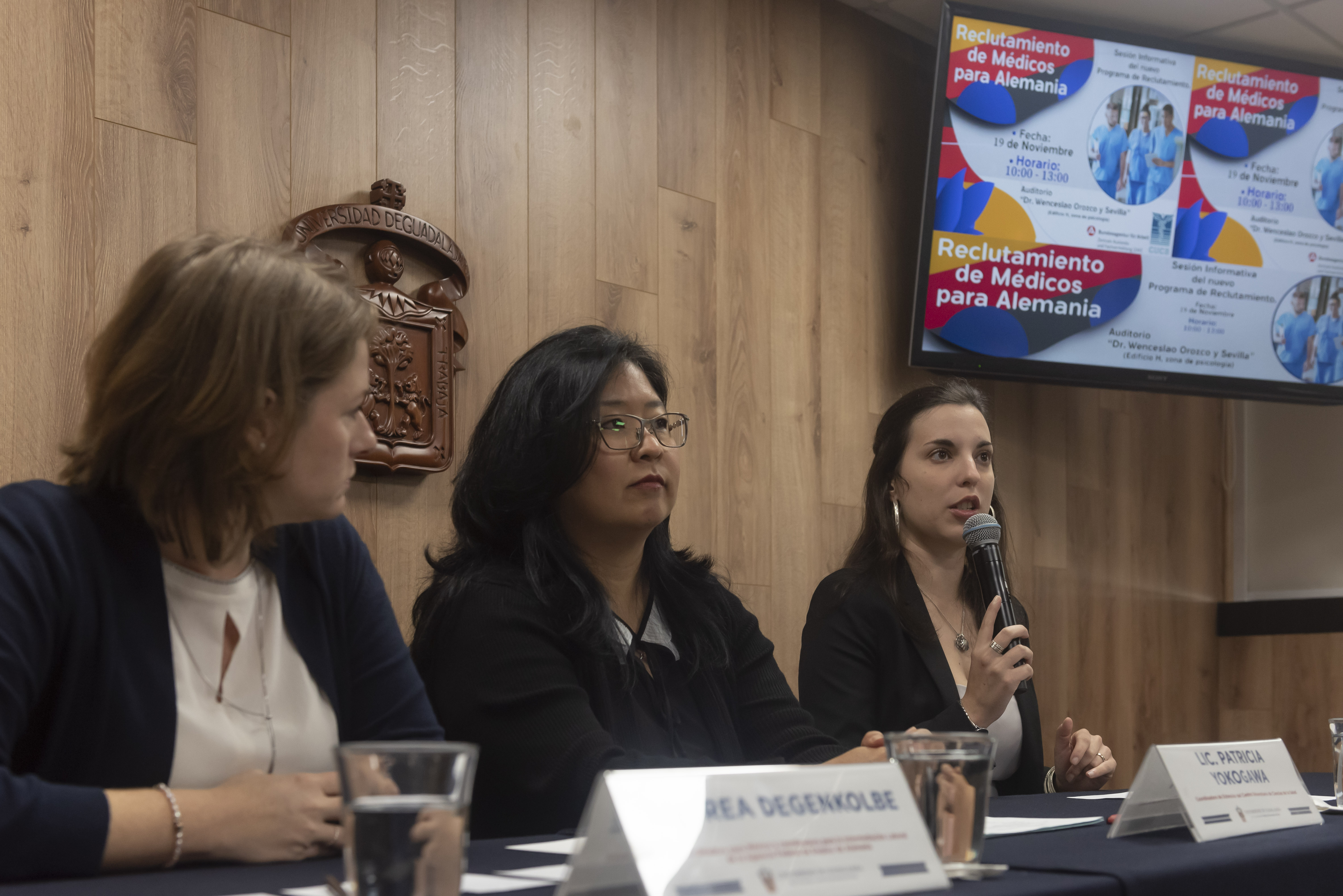 Miembros del presídium, toma de lado