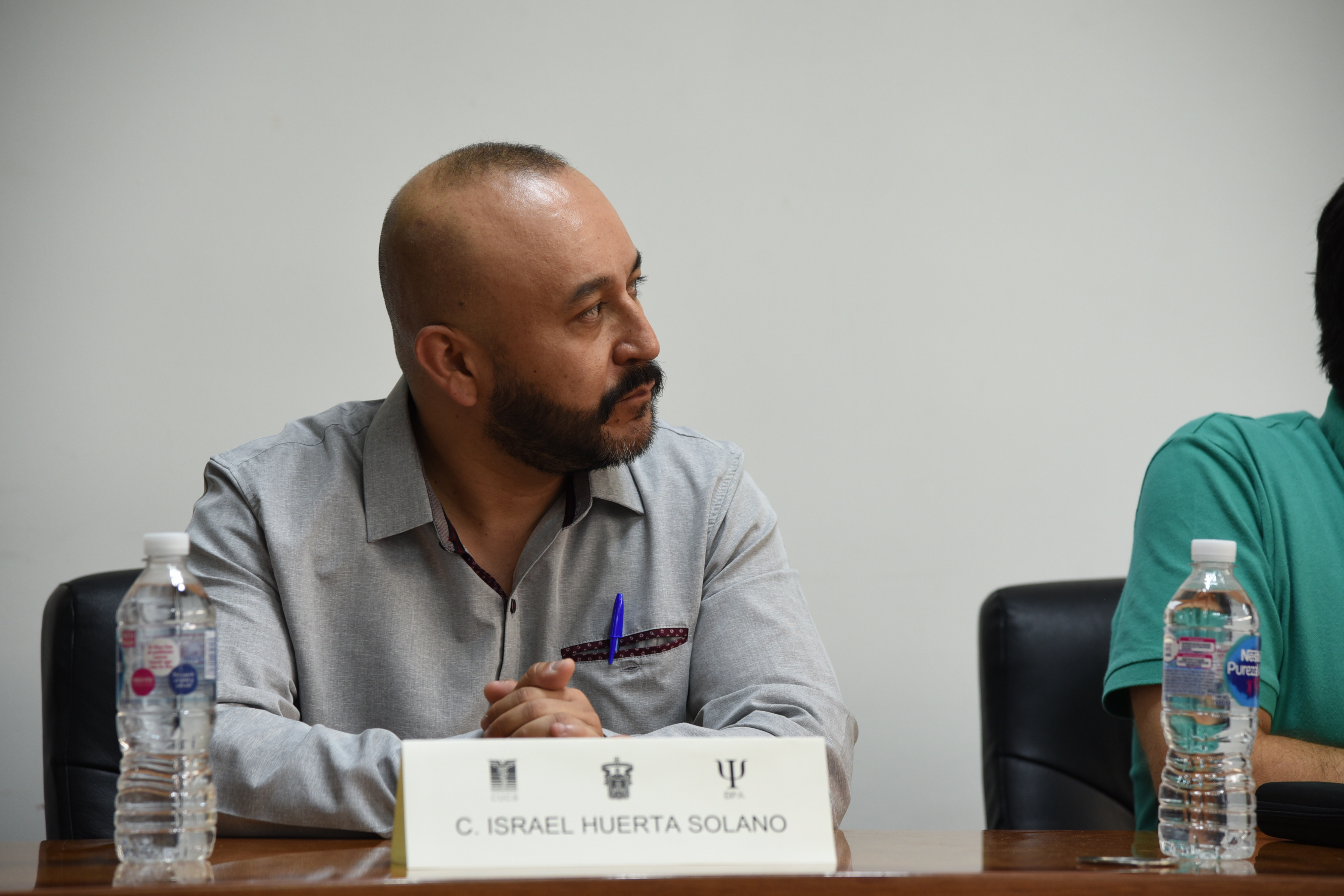 Dr. Christian Israel Huerta, organizador del evento, en el presídium