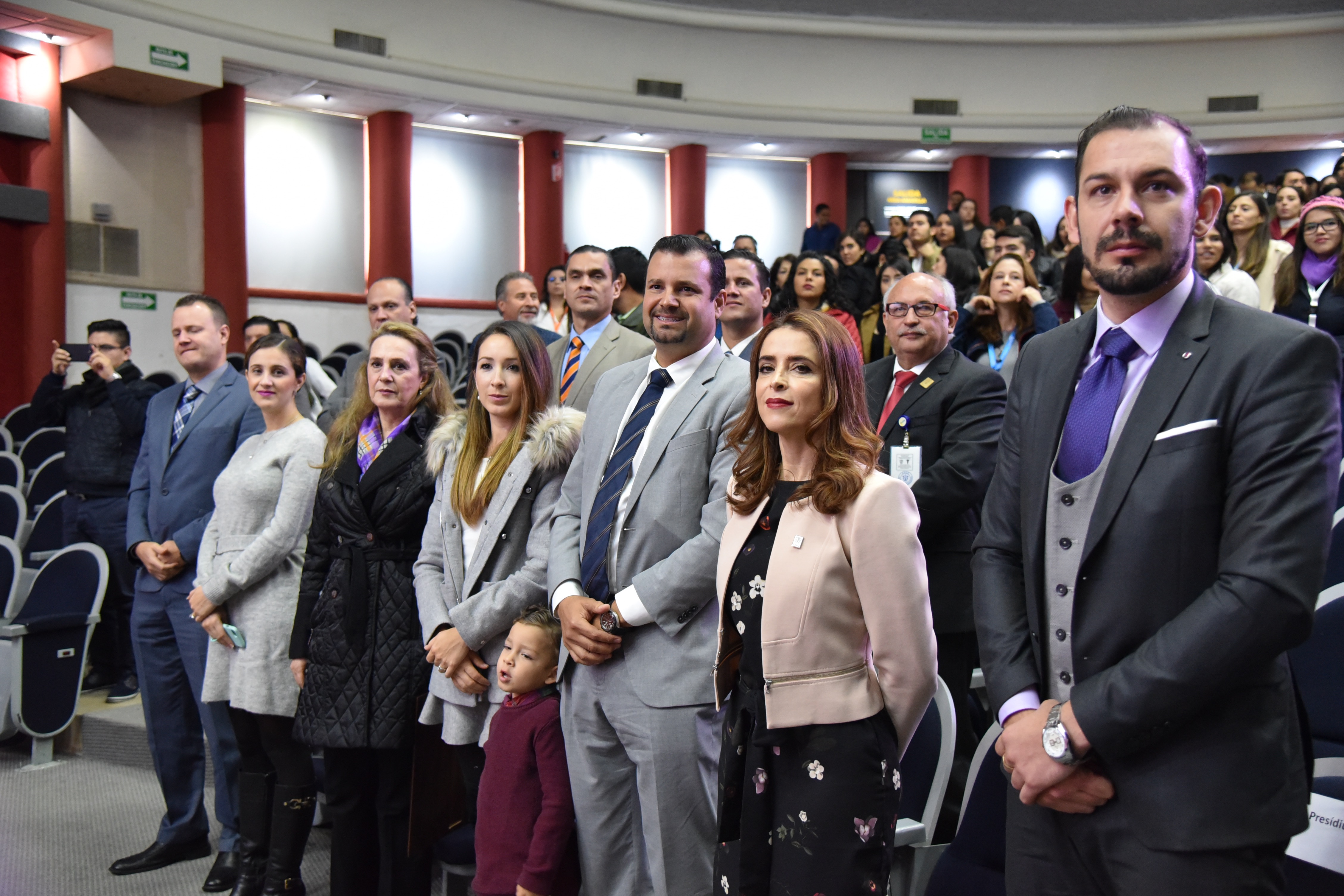 Funcionarios, académicos y especialistas Asistentes al evento