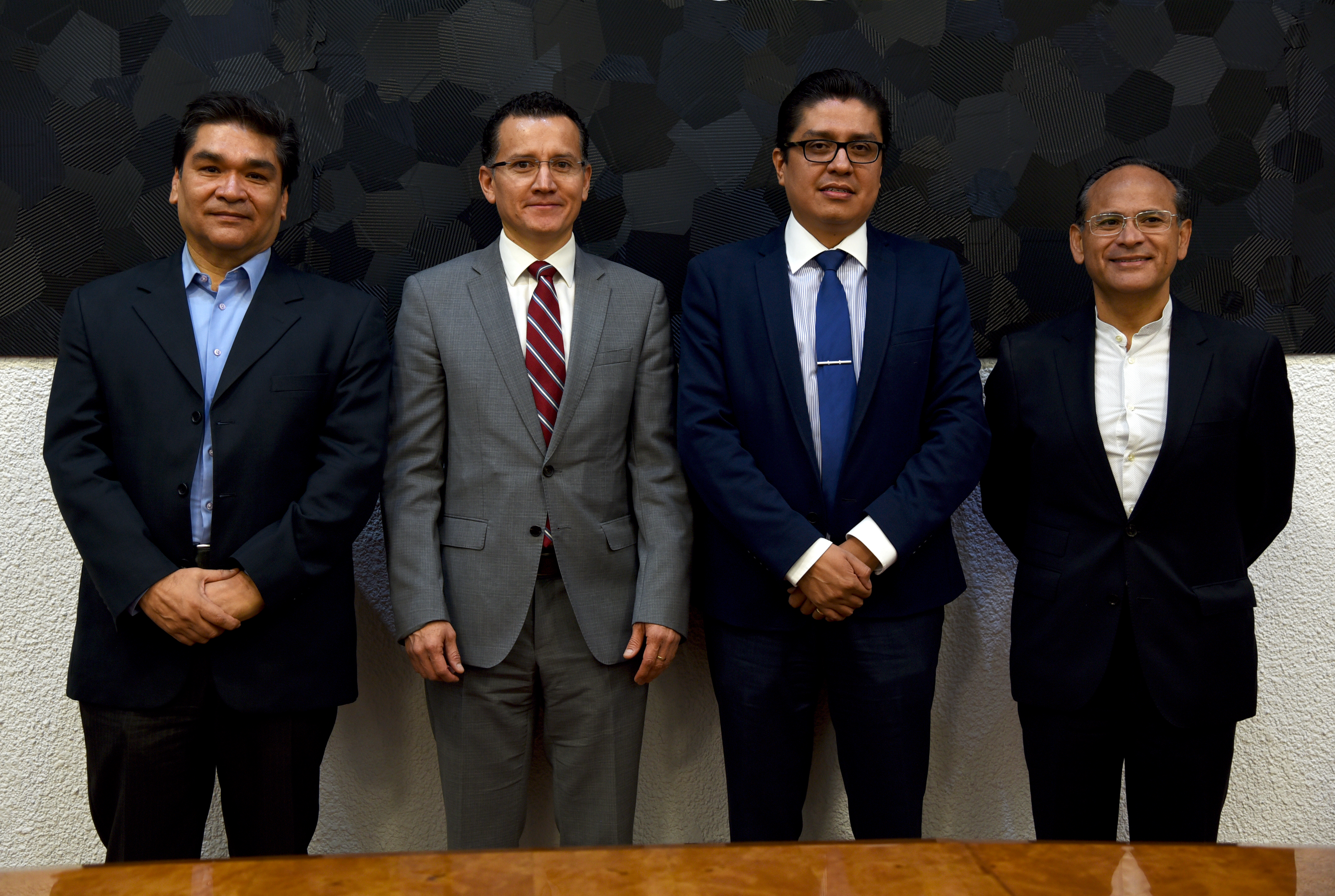 Nuevos directores de División en compañía del rector del CUCS