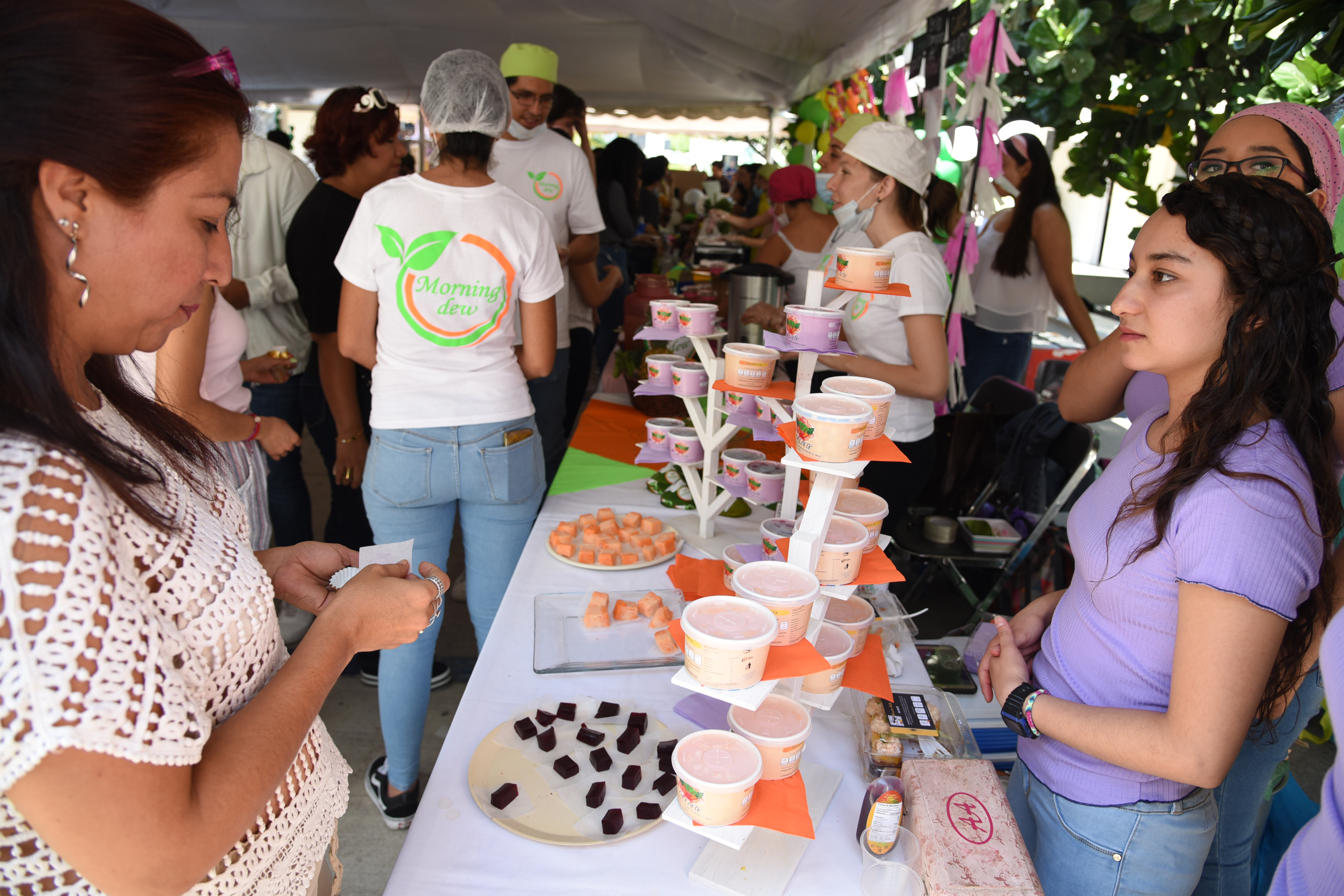 Alumnos y consumidores durante la Expo