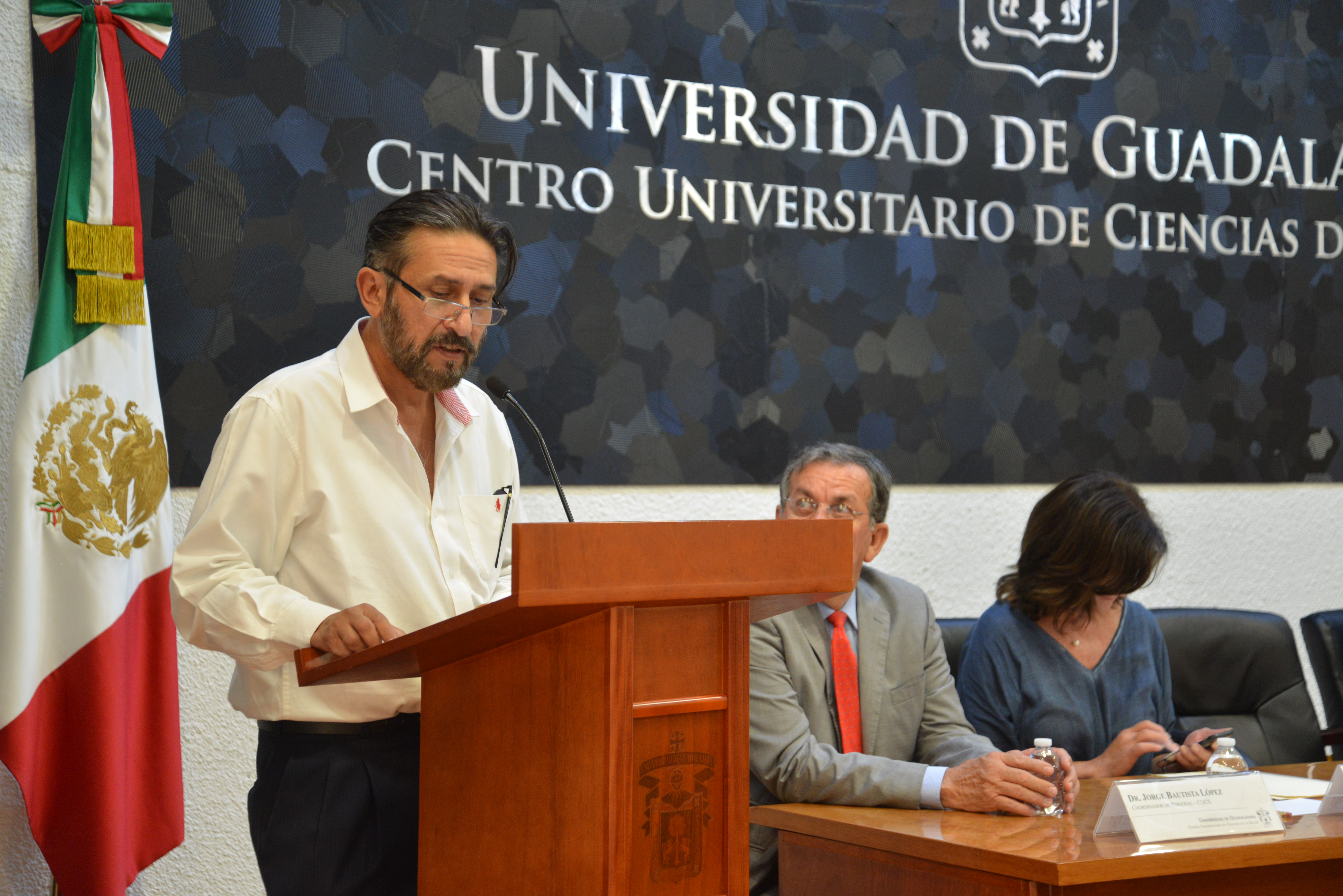 Representante del SUTUdeG en el podio