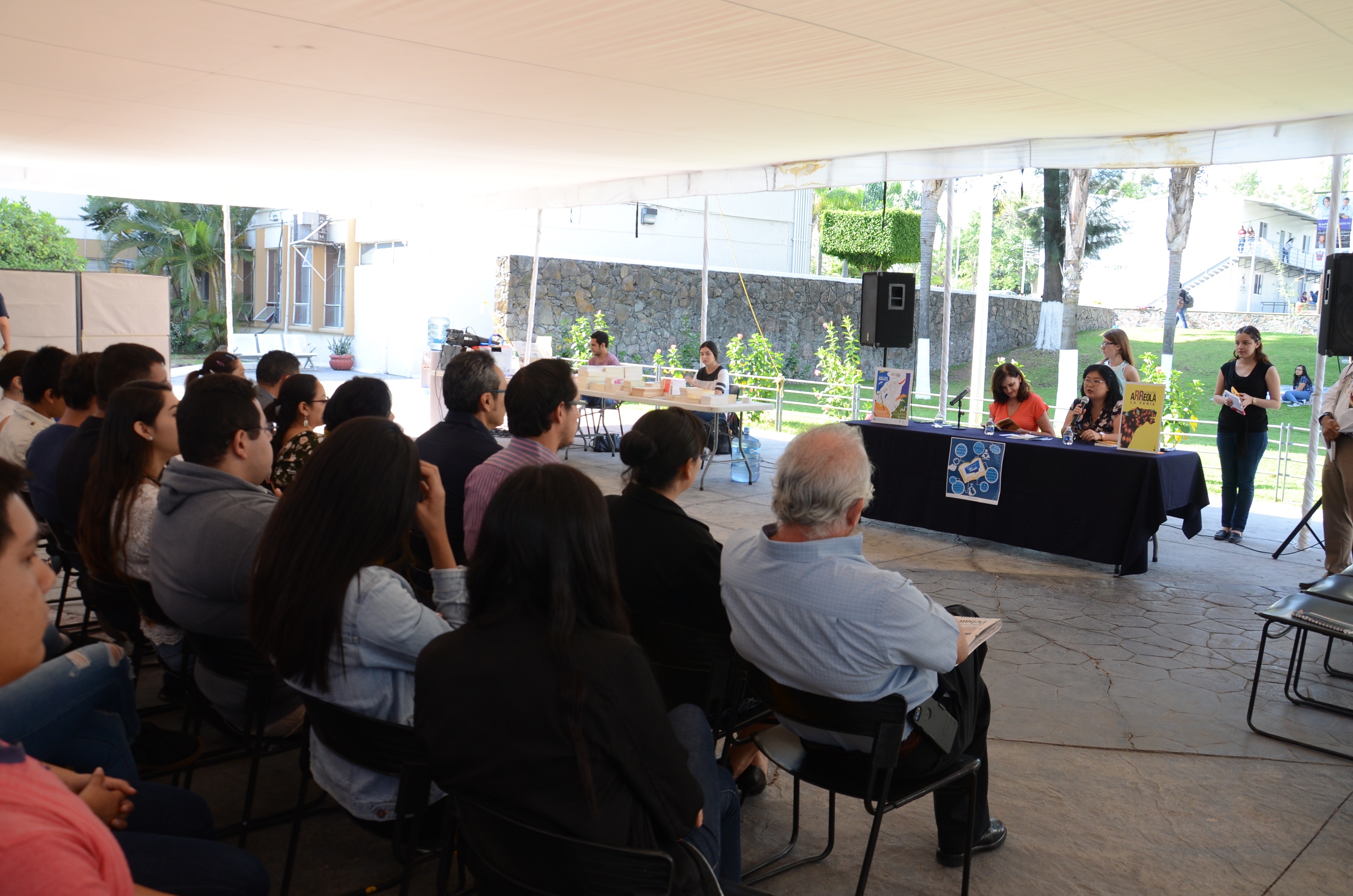 Imagen panorámica del la celebración del Día del Libro en CUCS