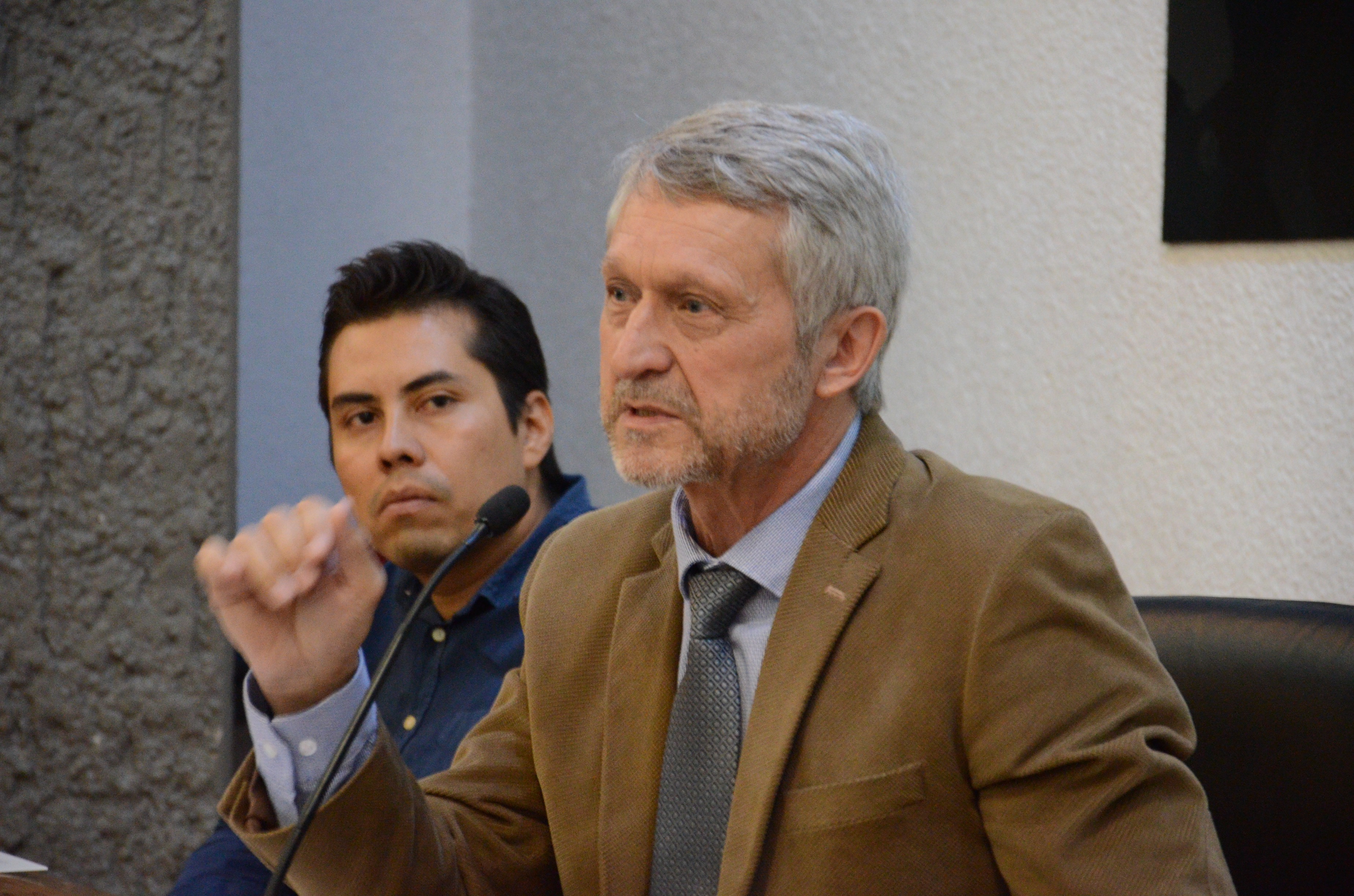 Director ITrans haciendo uso de la voz