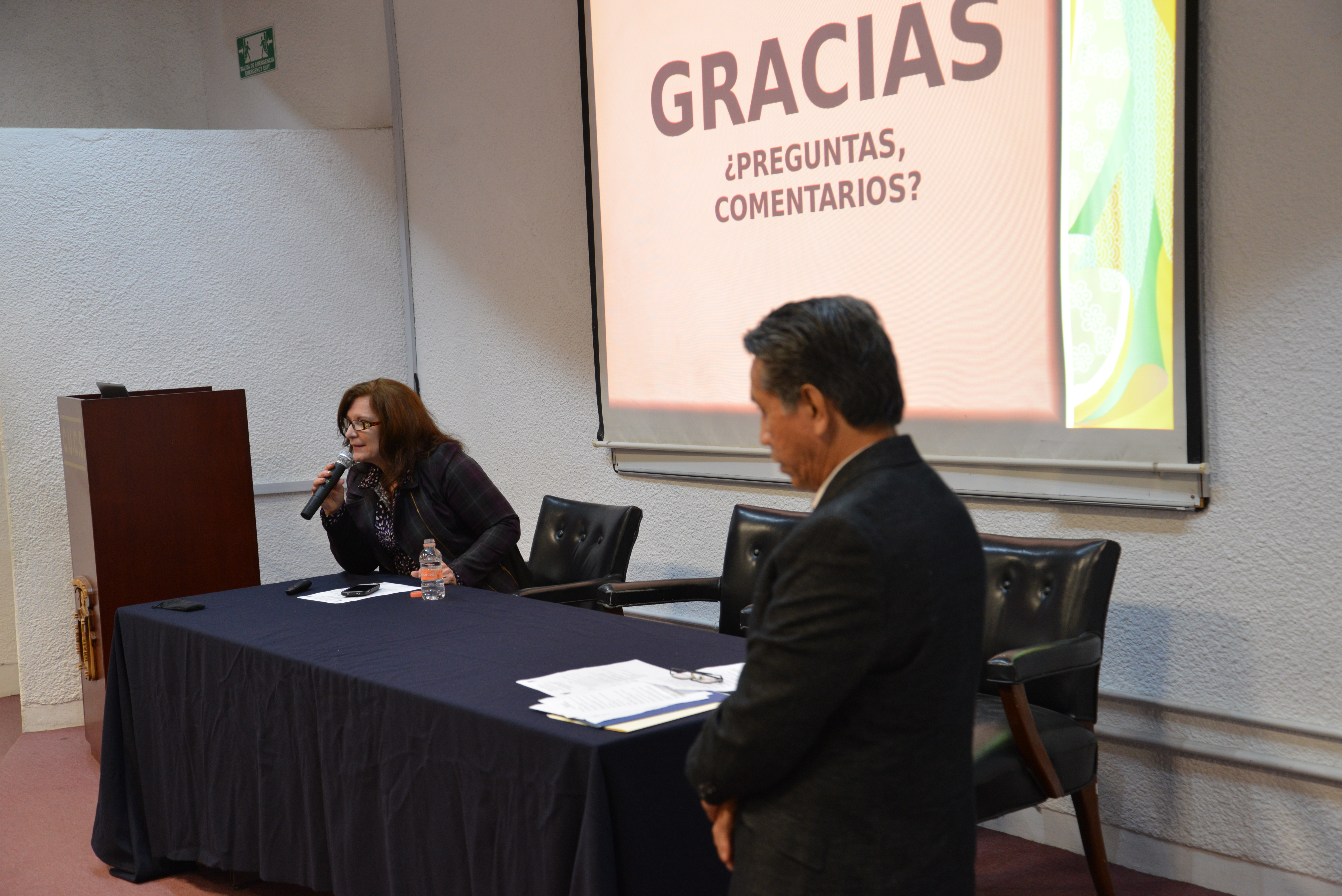Dra. Patricia Lorelei Mendoza Roaf, en la sesión de preguntas y respuestas coordinadas por el Dr. Noé Alfaro