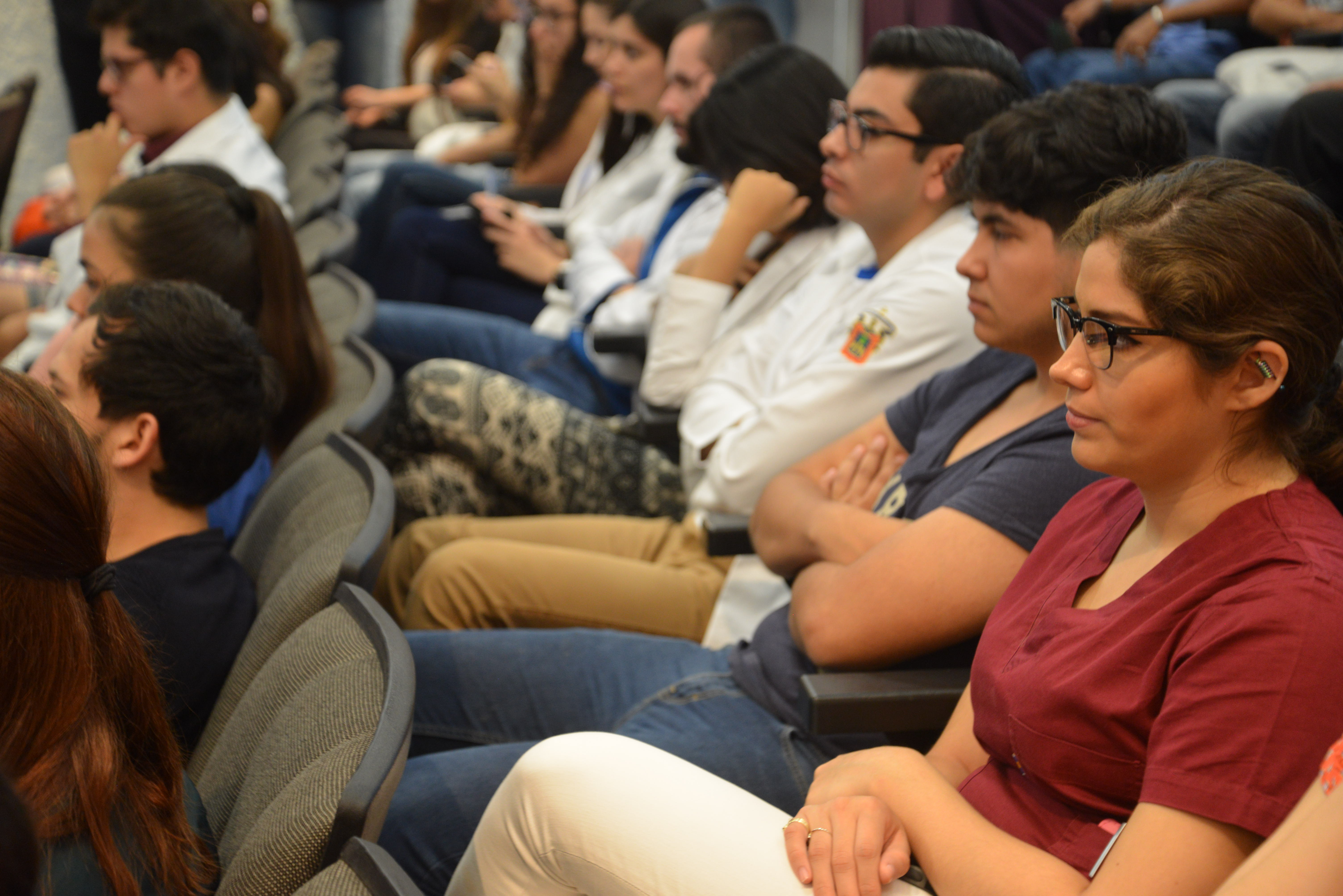 Alumnos asistentes al evento