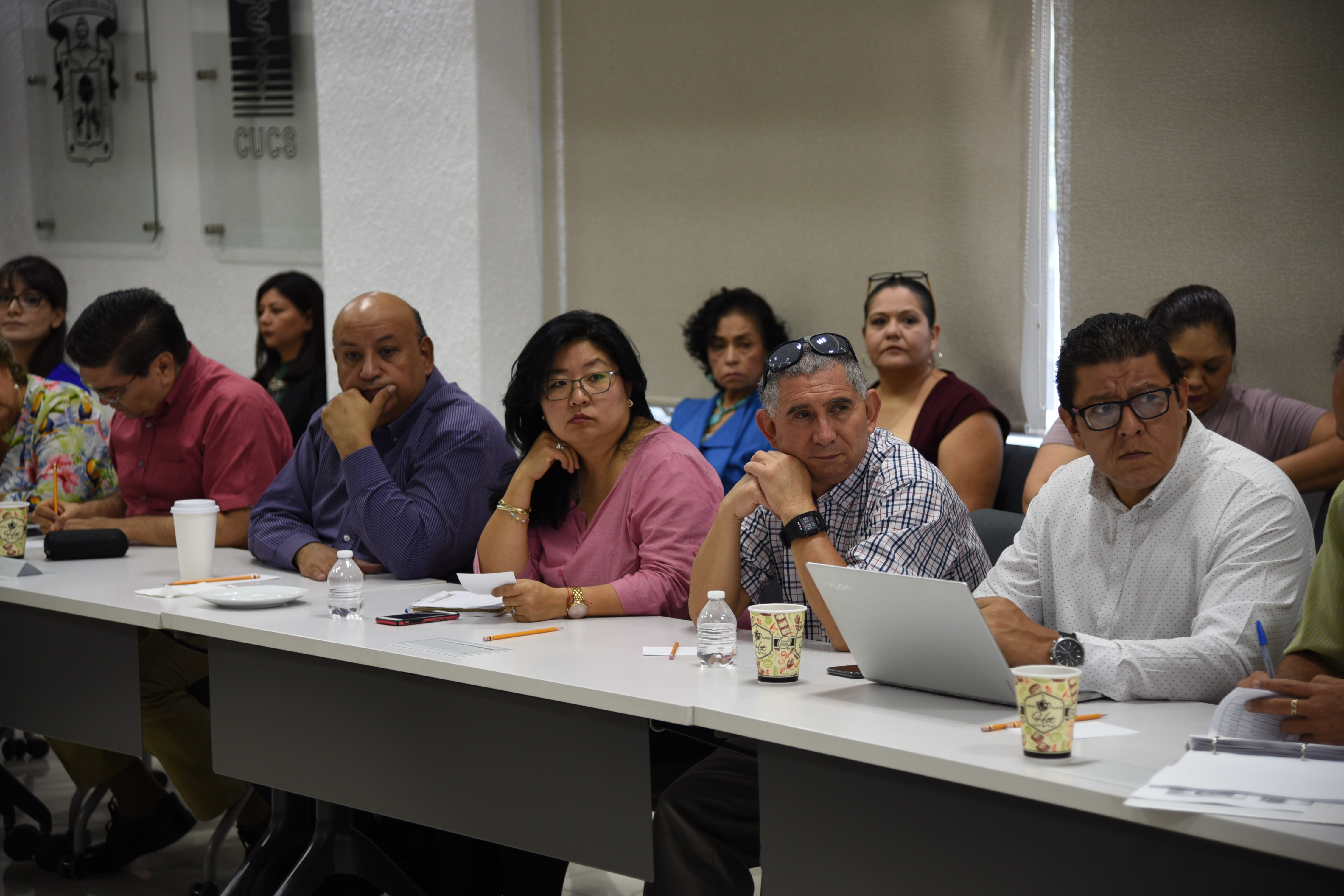 Funcionarios del CUCS presentes en la reunión