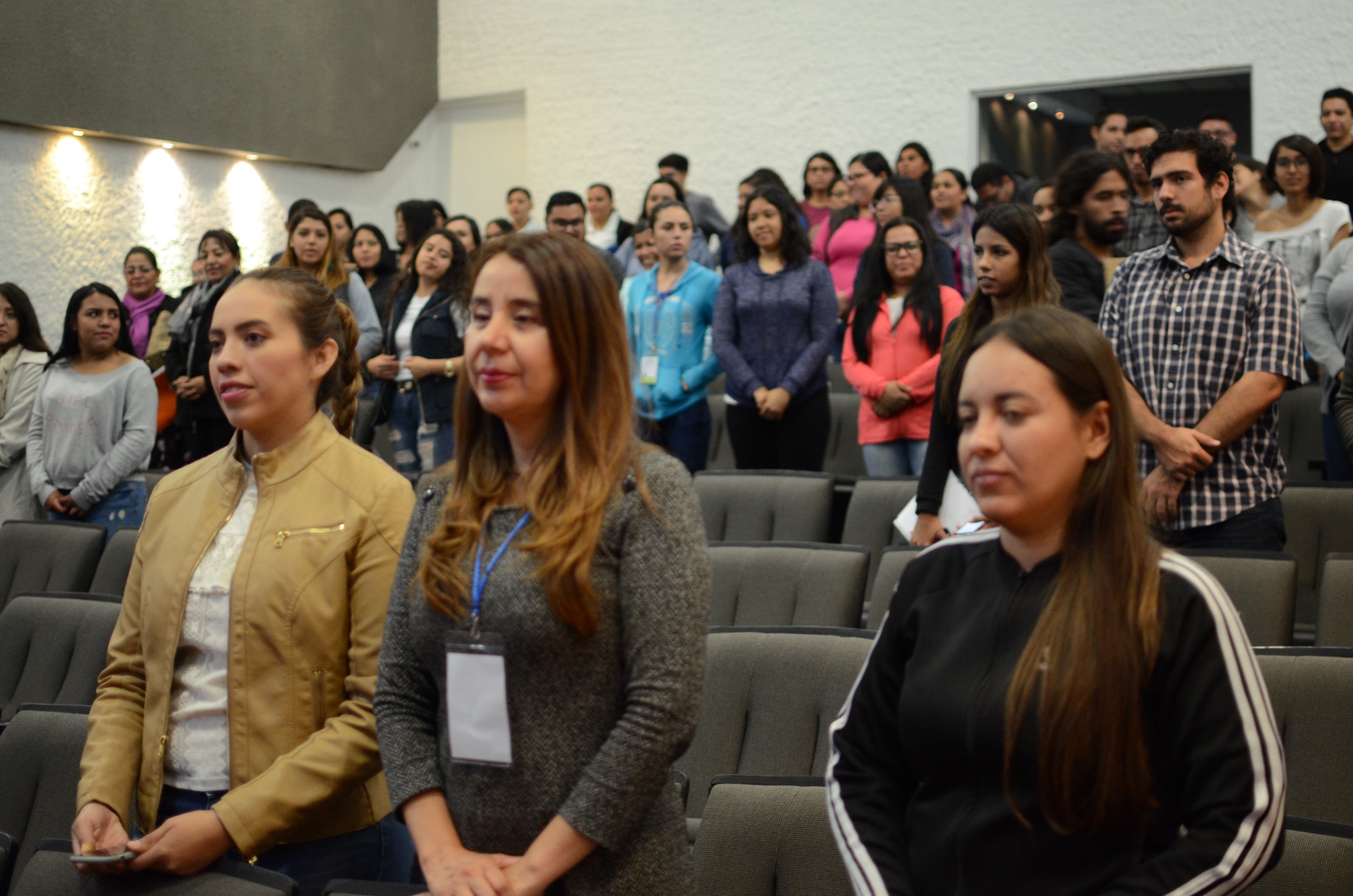 Alumnos asistentes al Coloquio