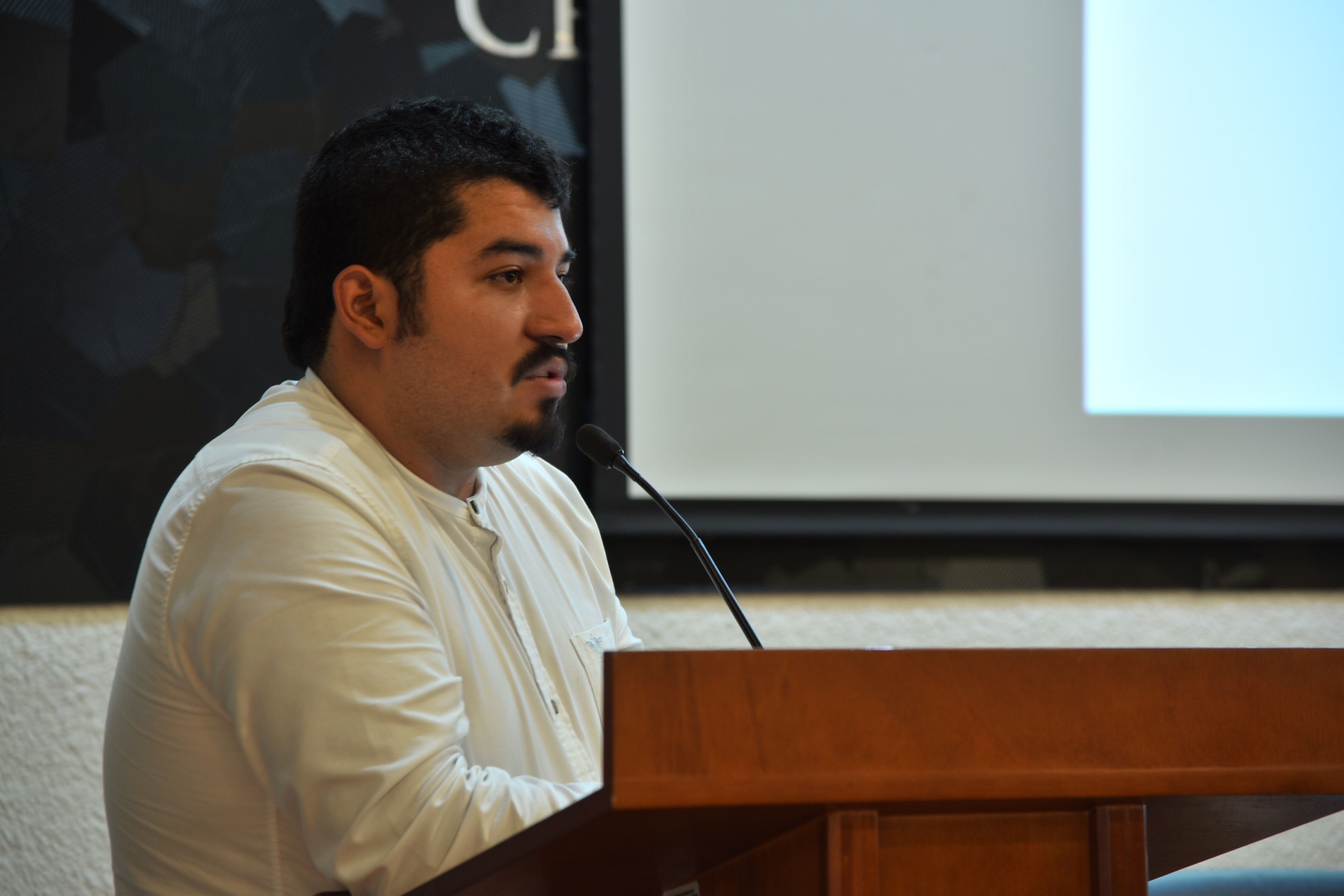 Líder Cocharne UdeG impartiendo entrenamiento en búsquedas 