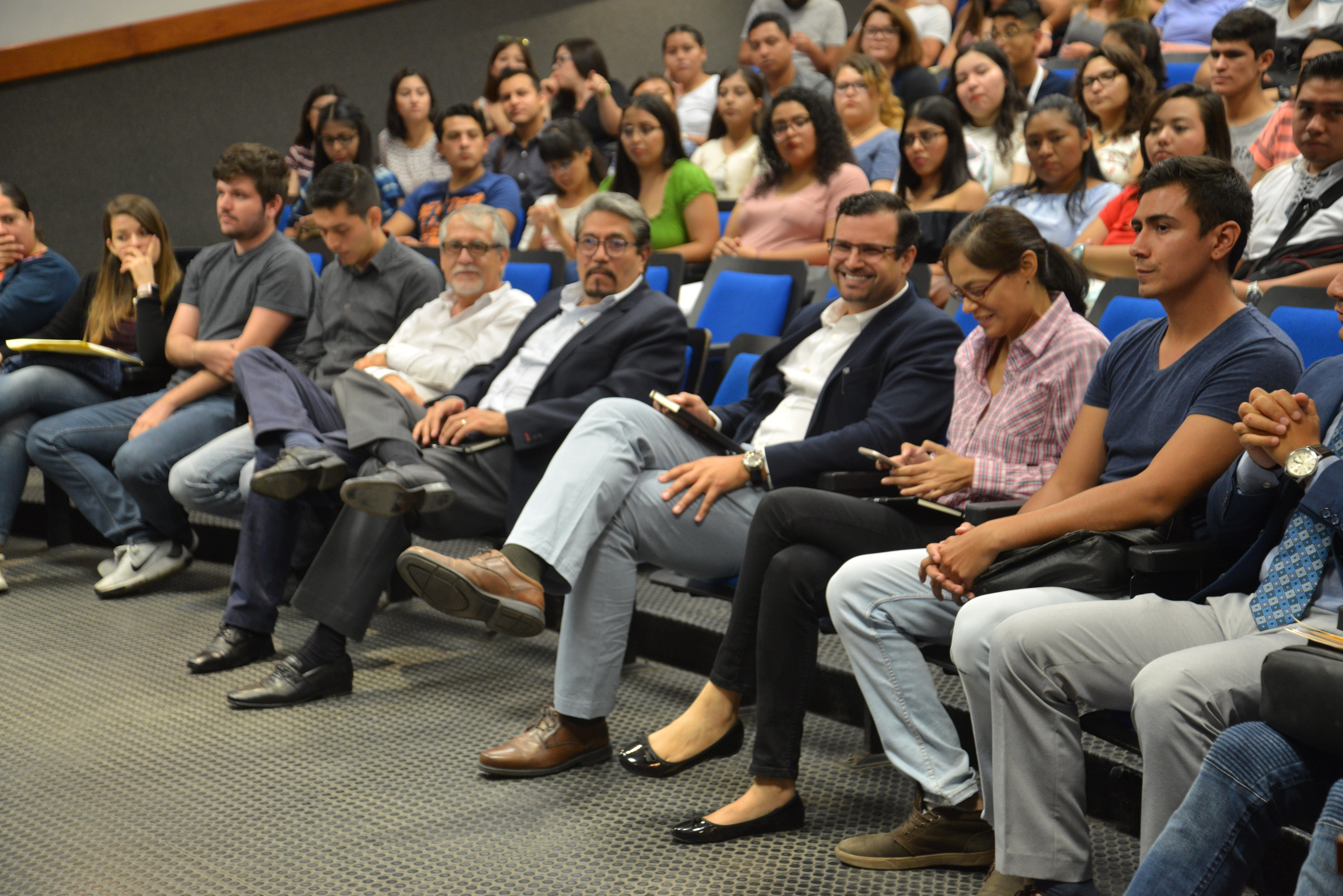 Coordinadores de carrera presentes en el evento