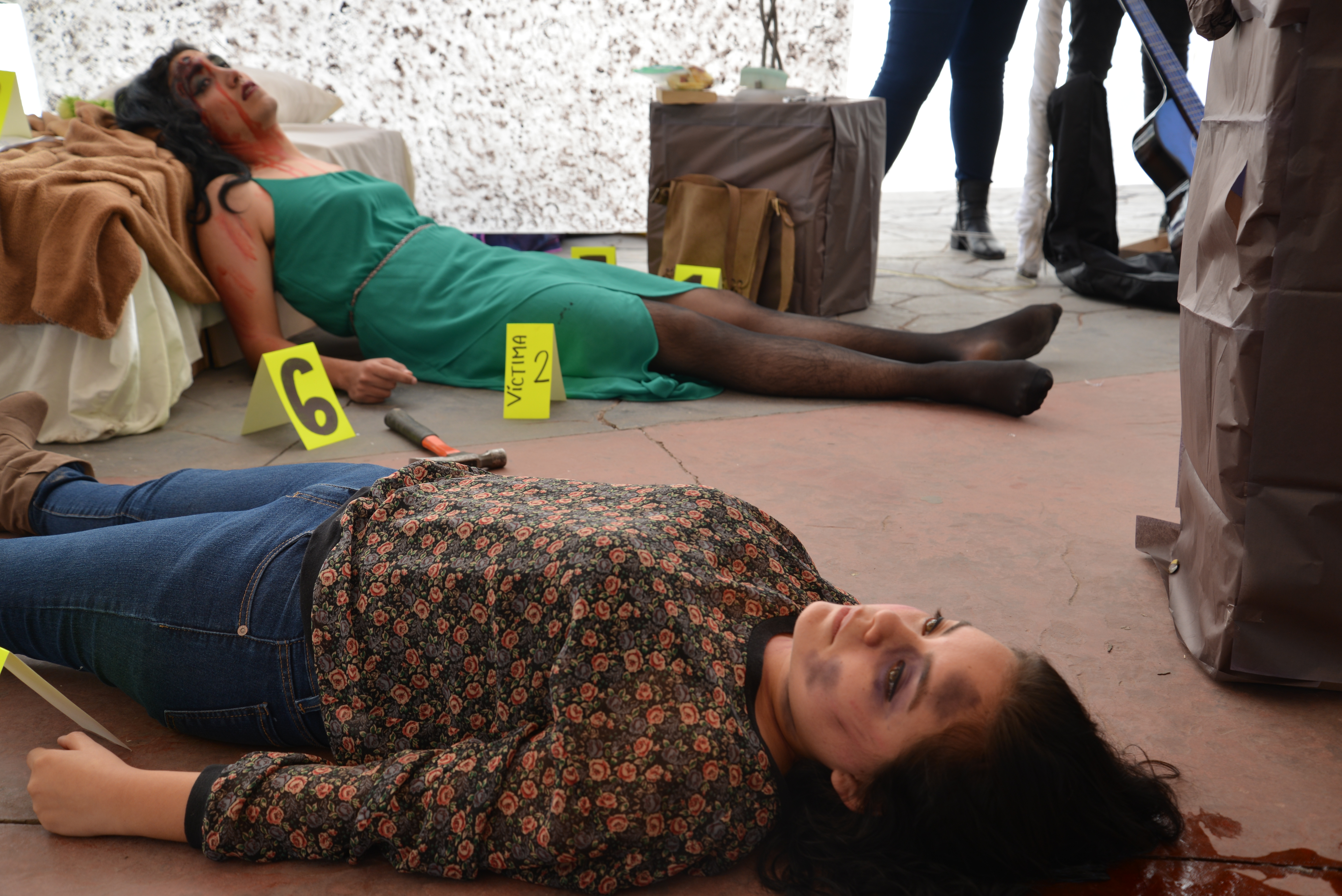 Alumnas actuando un crimen feminicida