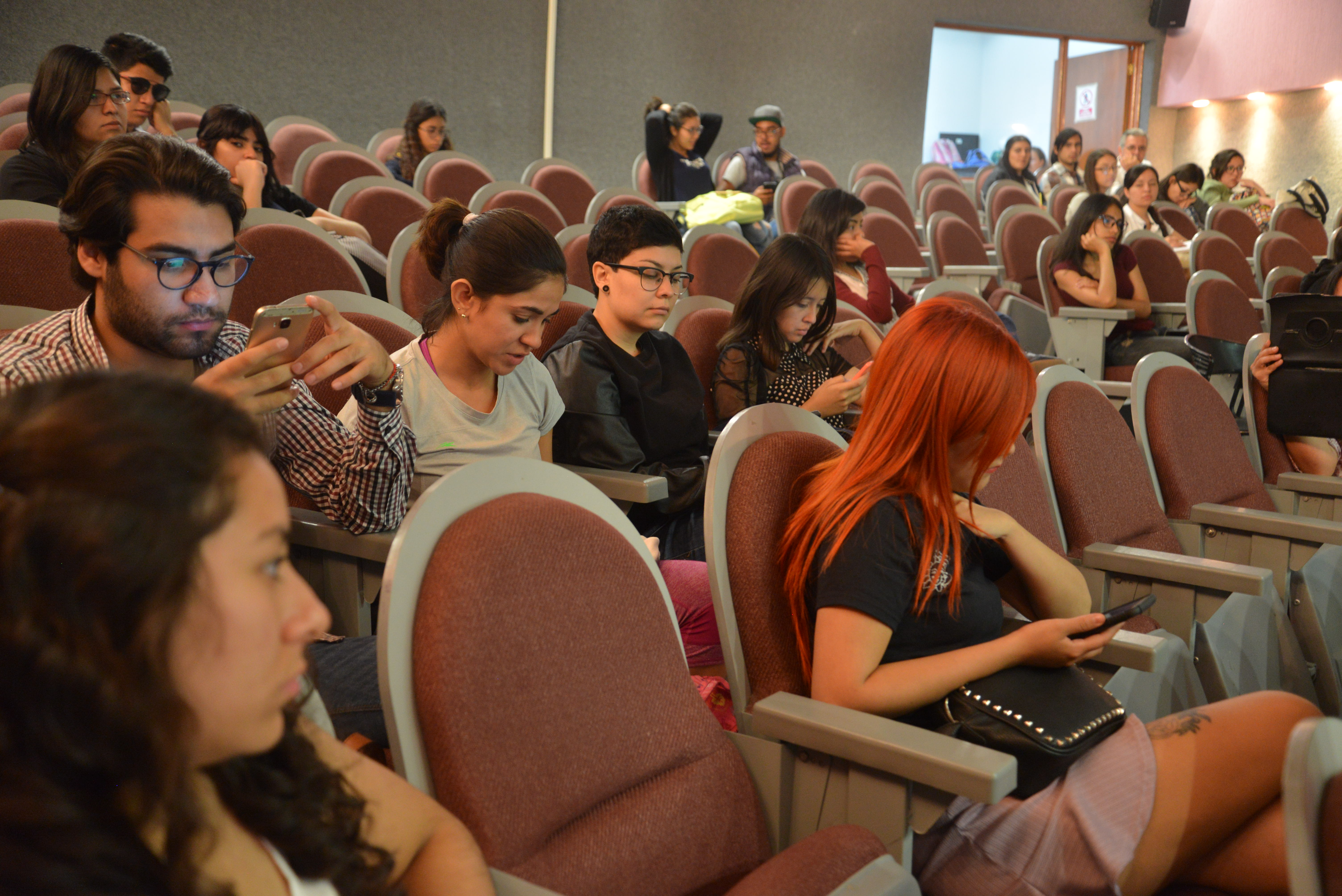 Asistentes a la conferencia, vista general