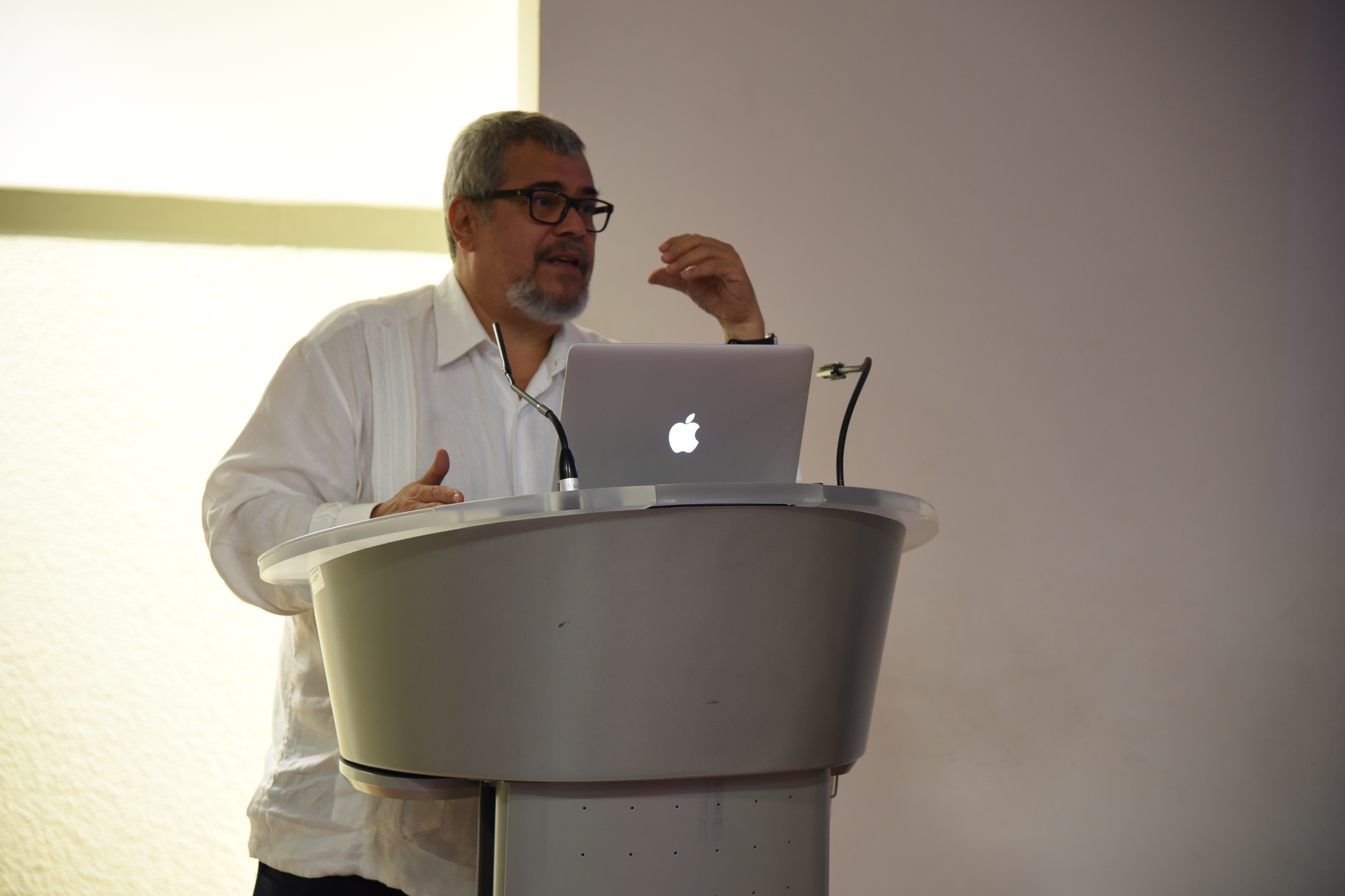 Conferencista en el podio