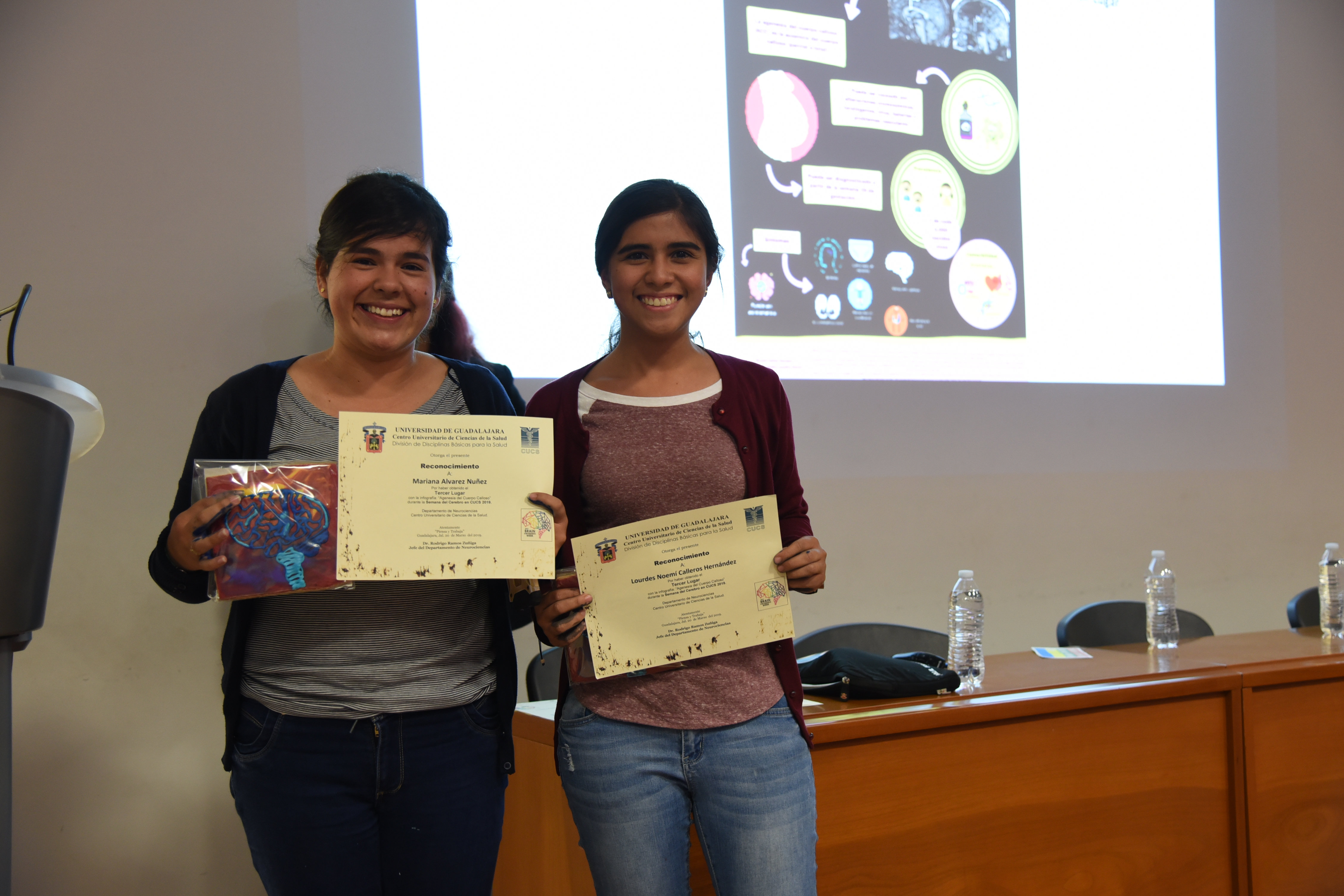 Alumnas ganadoras por su infografía