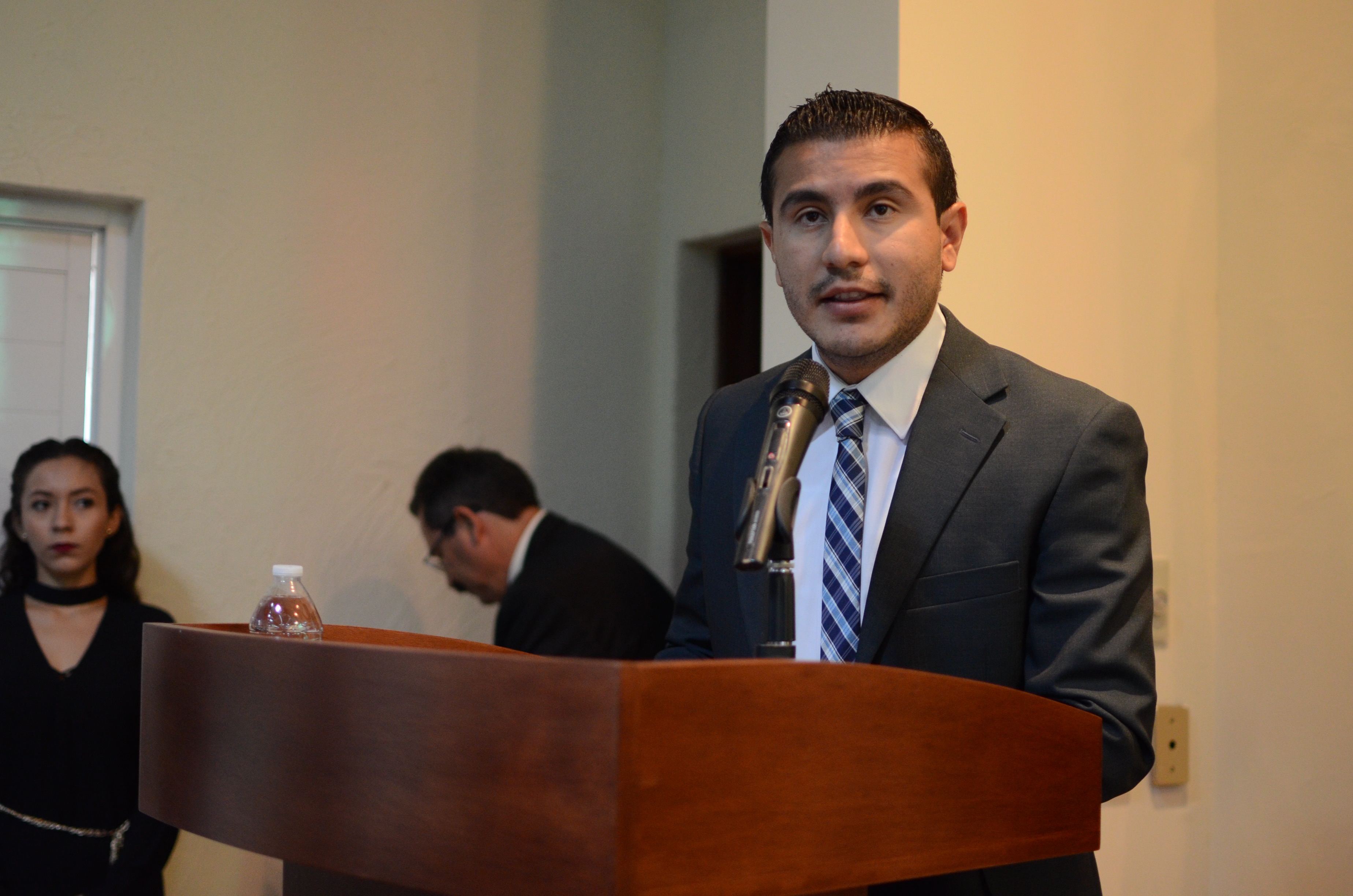 Lic. Anthony Gabriel Alonso, tomando la palabra en el XXXV Aniversario Lic. Cultura Física y Deportes