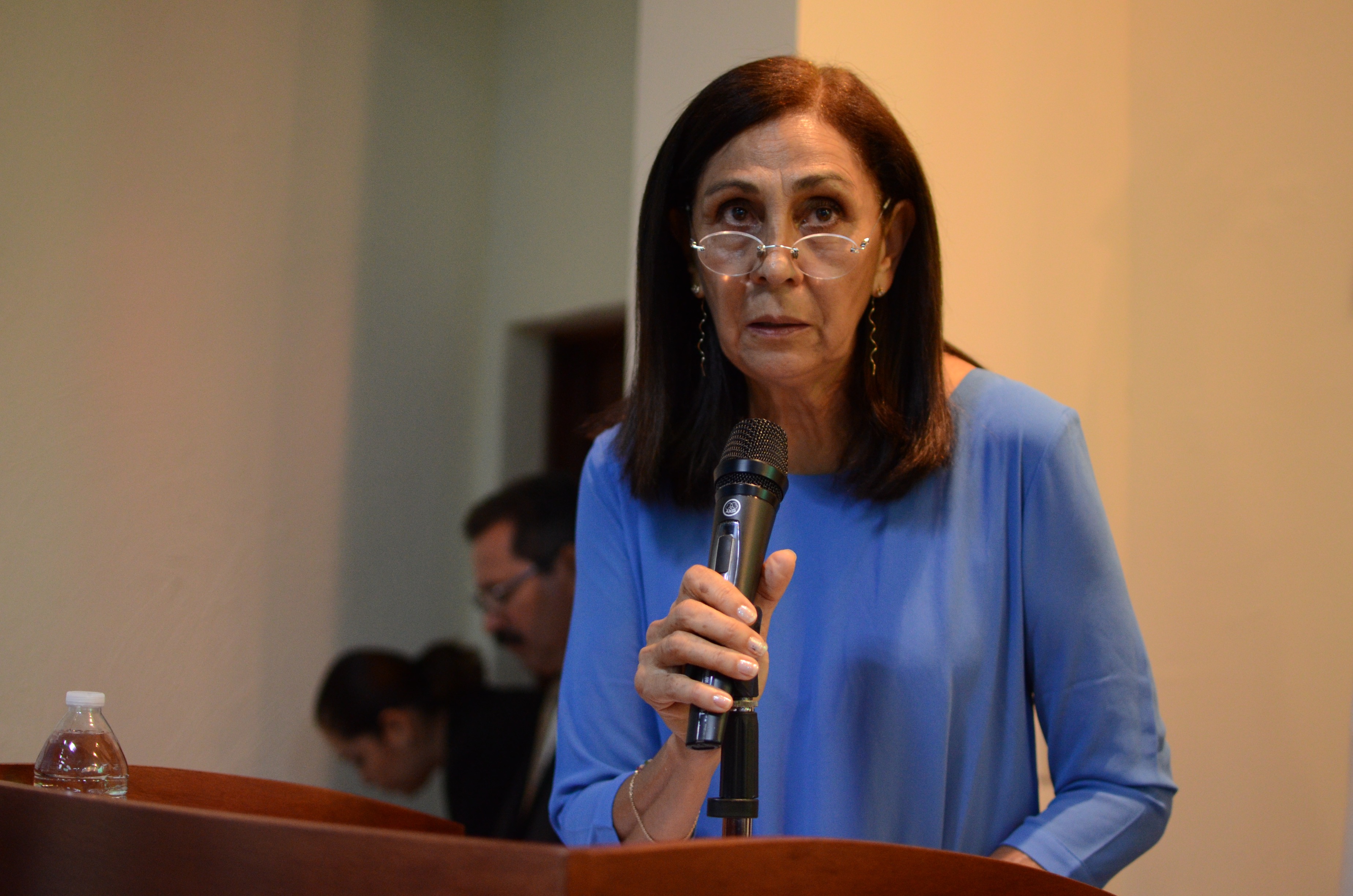 Mtra. Sofía Morfín Zepeda tomando la palabra en el XXXV Aniversario Lic. Cultura Física y Depoortes