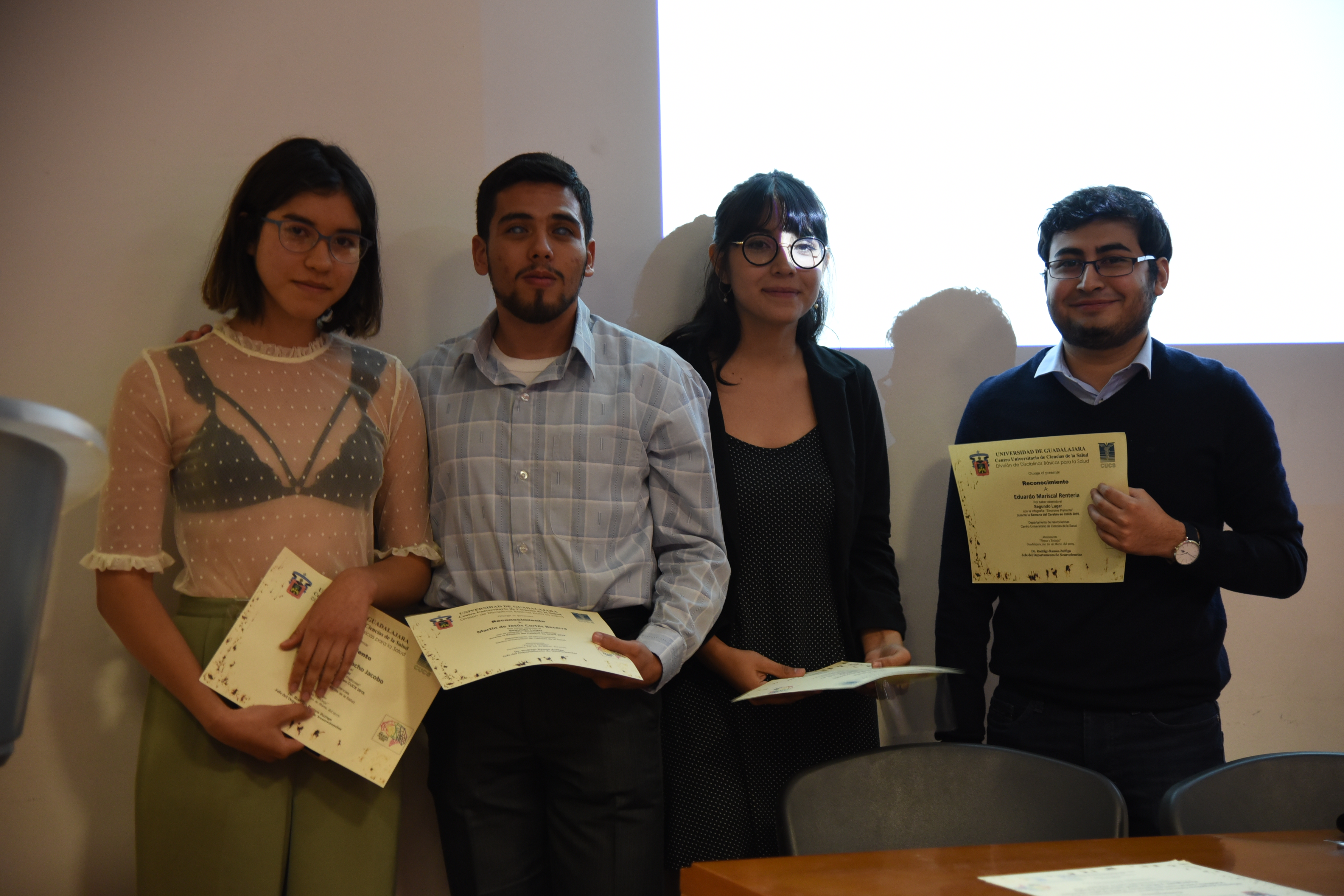 alumnos ganadores por su infografía