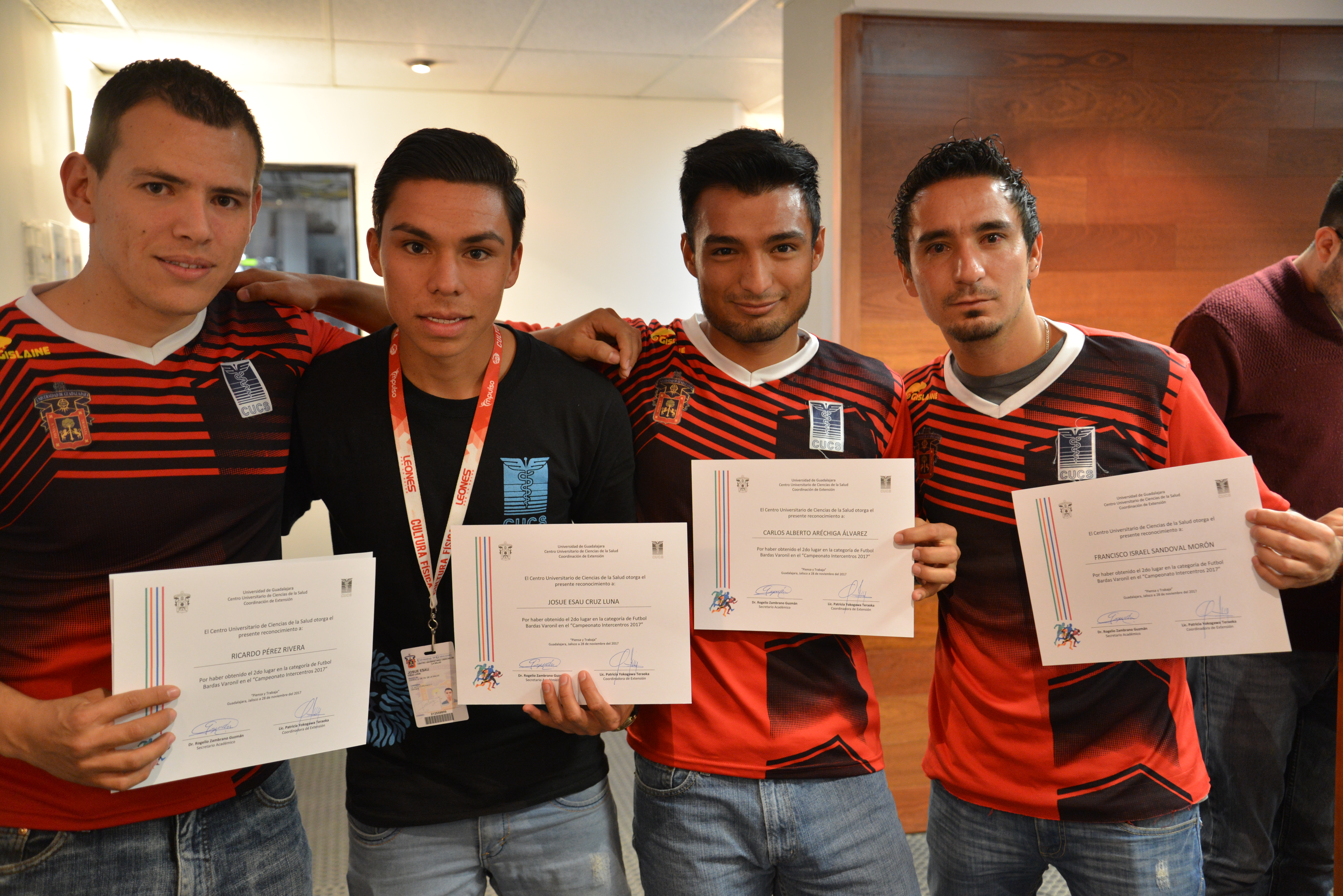 Equipo de estudiantes deportistas del CUCS