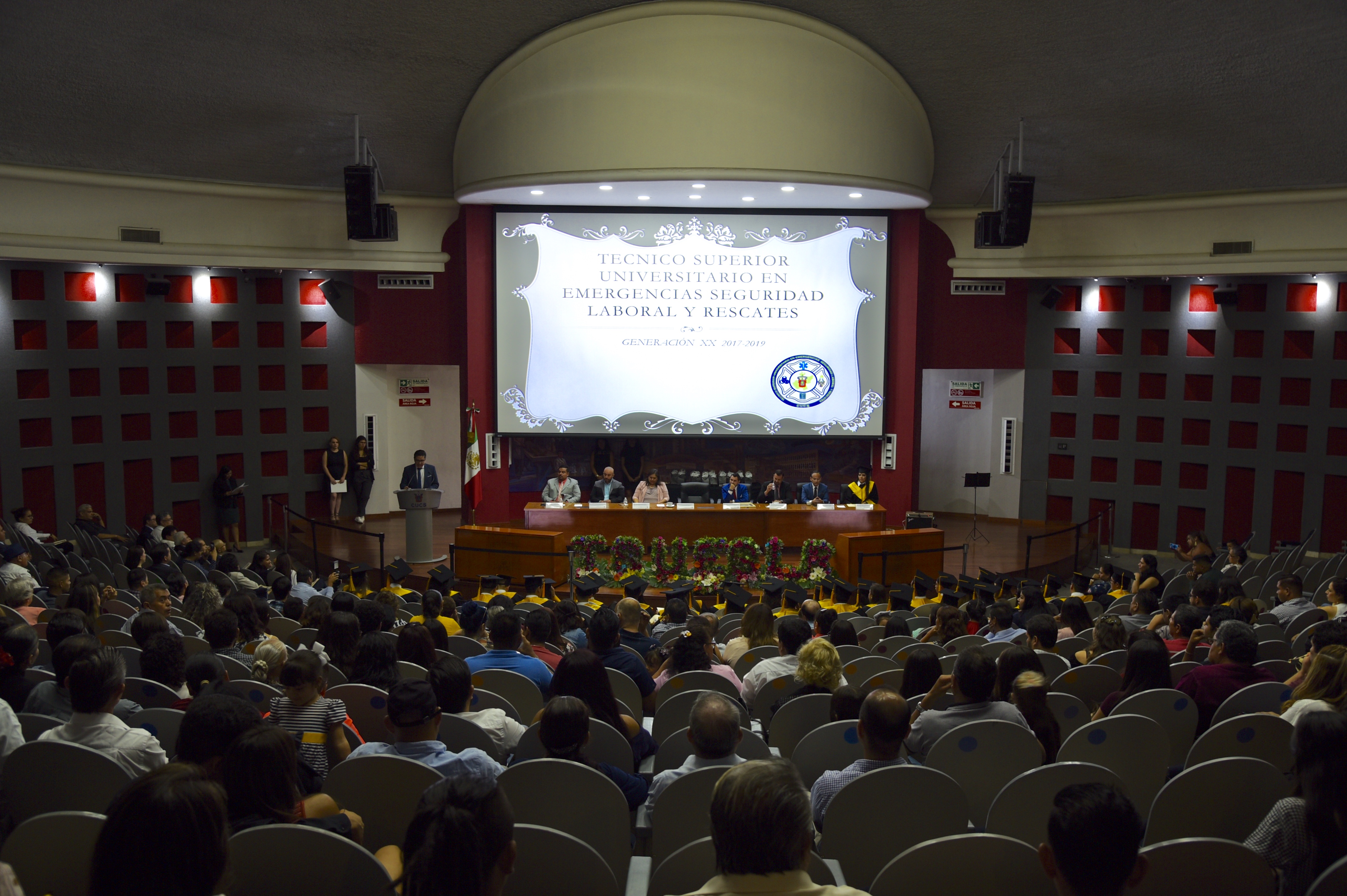 Vista general del auditorio tomada desde el fondo del mismo
