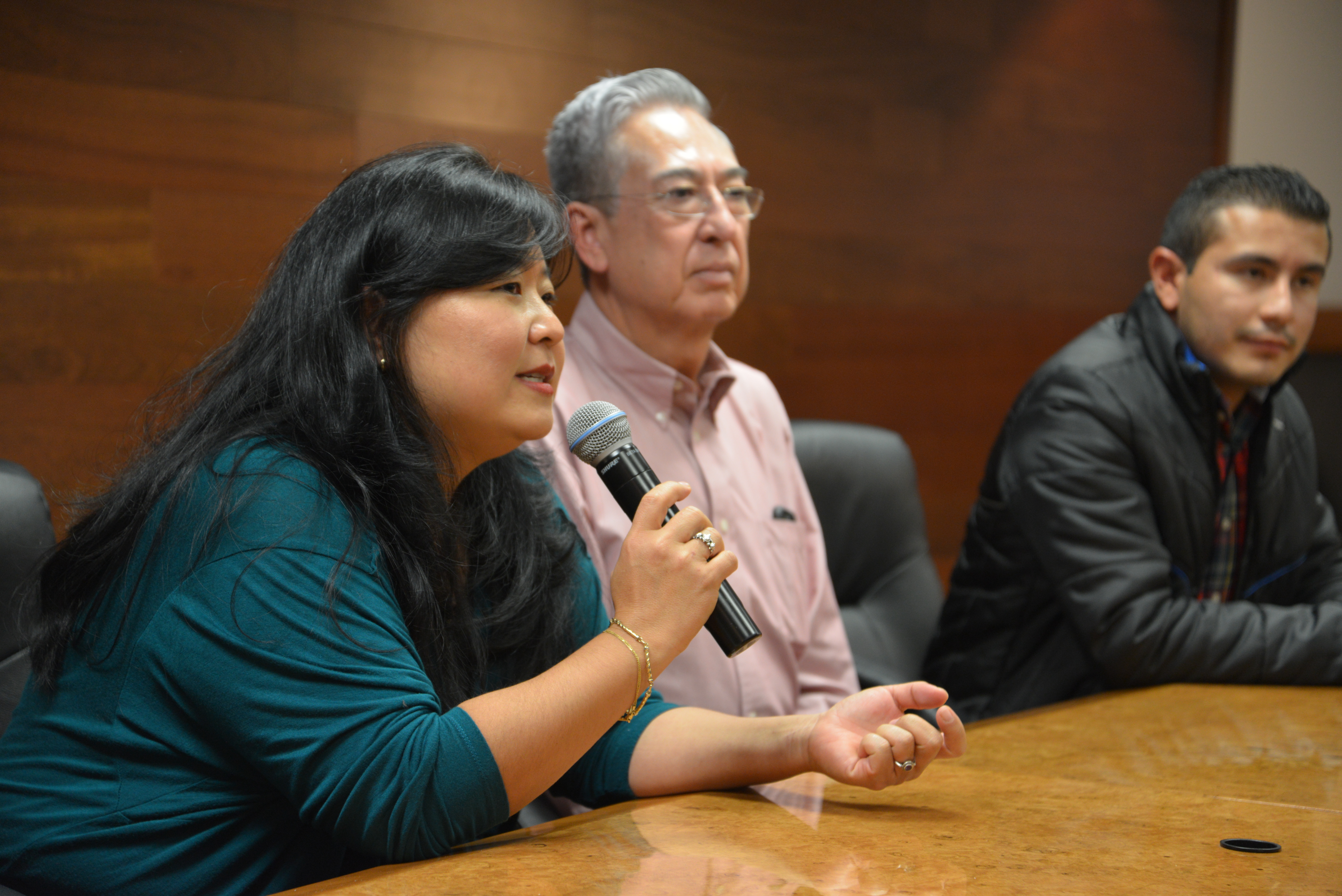Lic. Patricia Yokogawa ofreciendo discurso