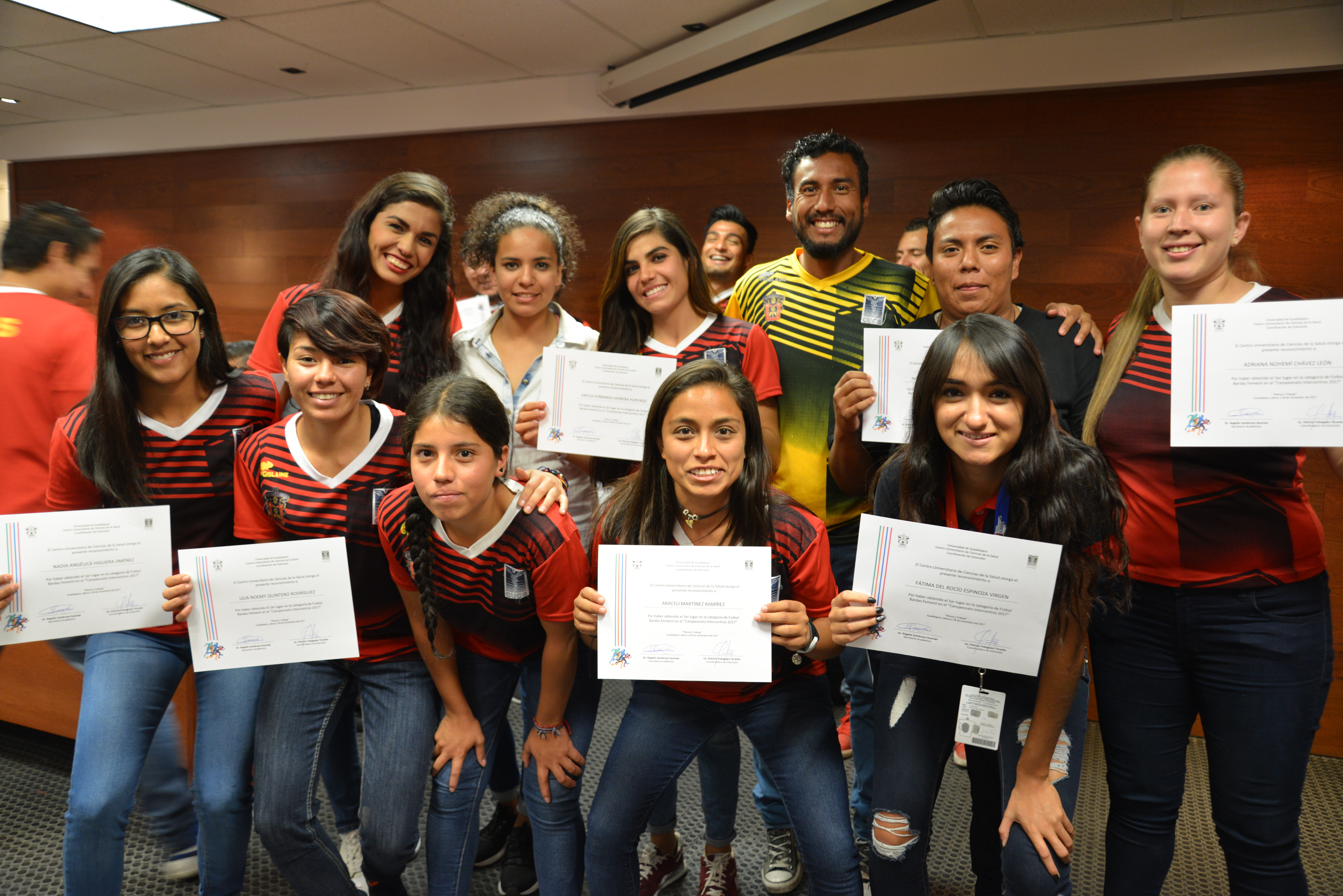 Equipo de estudiantes deportistas del CUCS