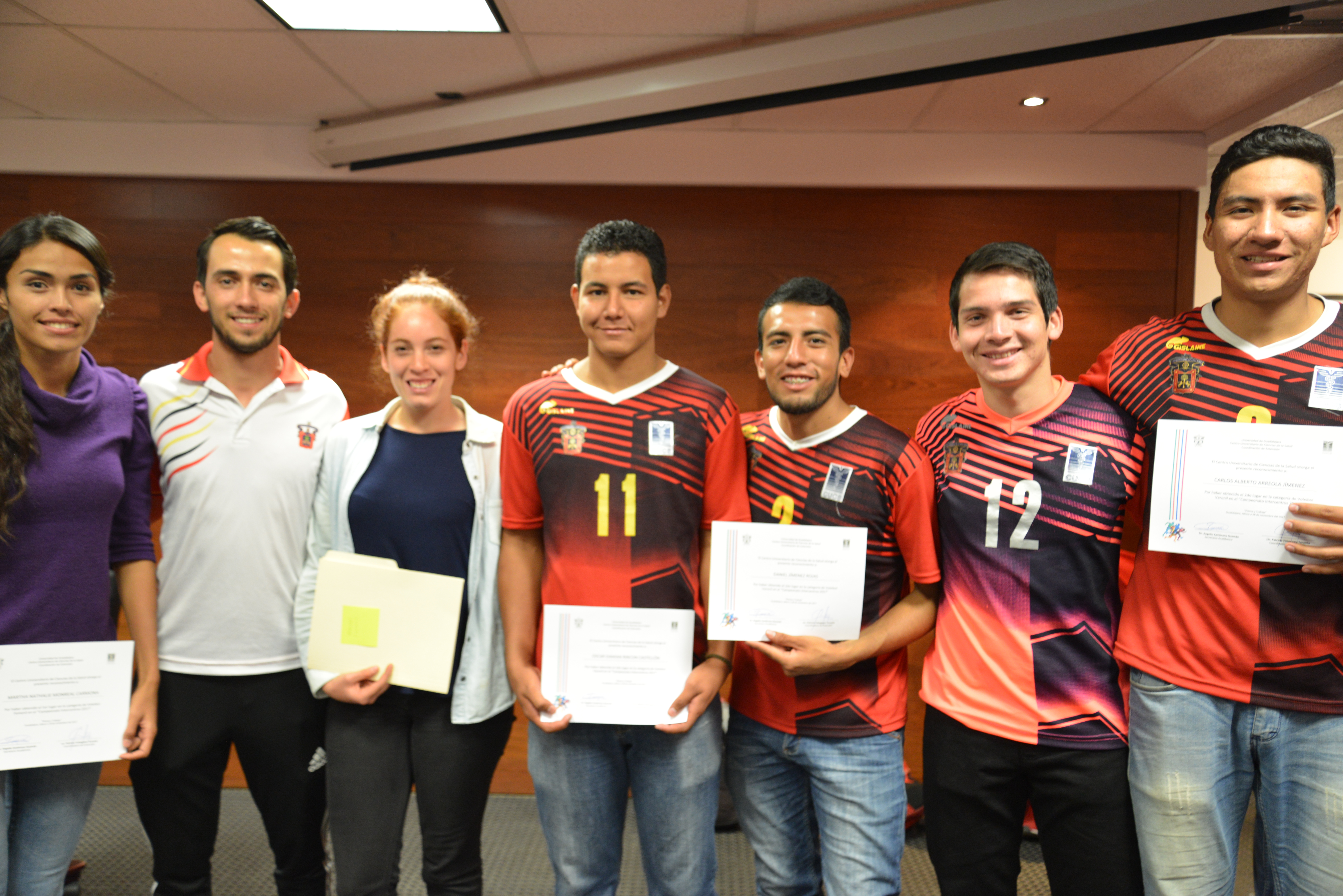 Equipo de estudiantes deportistas del CUCS