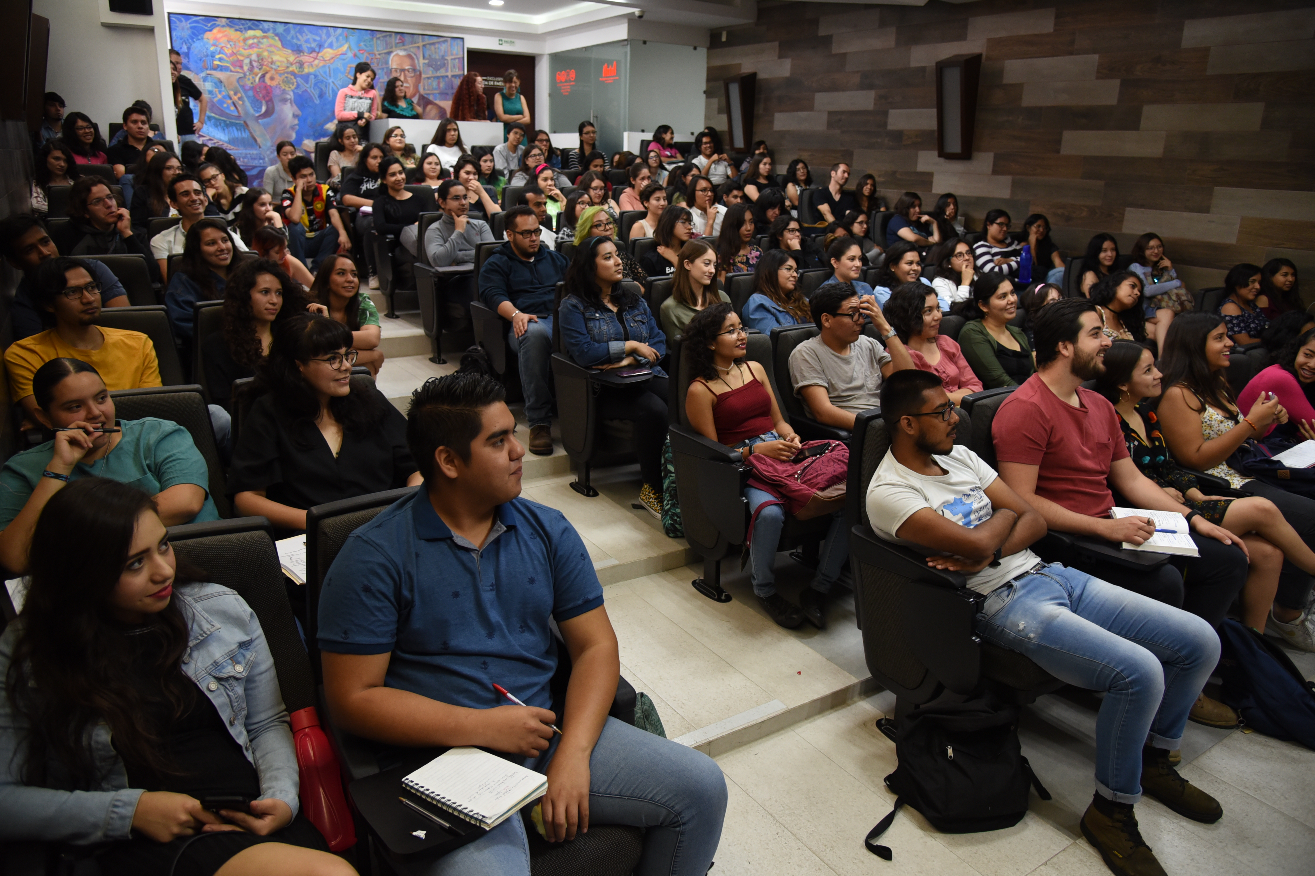 Vista general del auditorio lleno