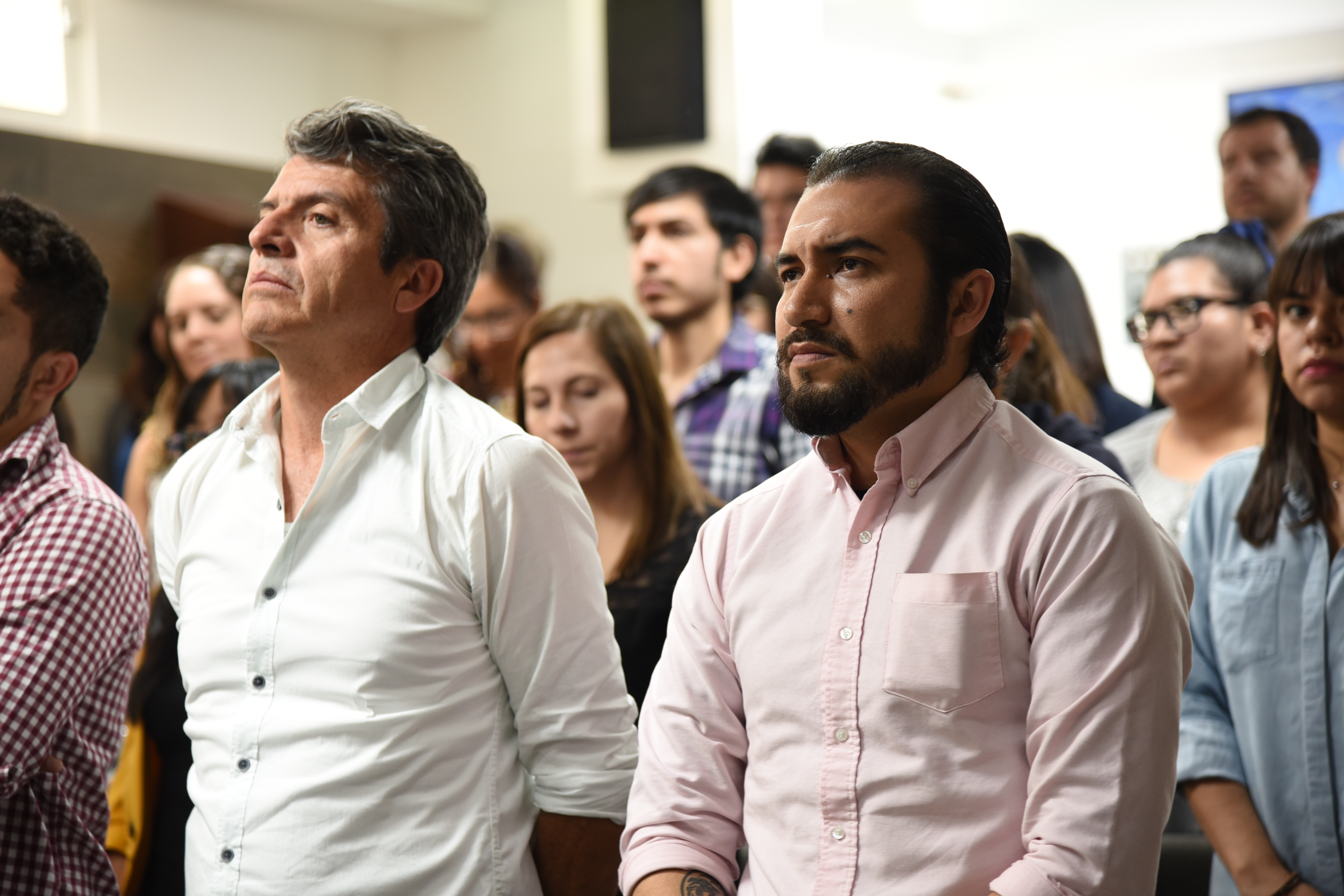 Alumnos del Doctorado de pie en el acto inaugural