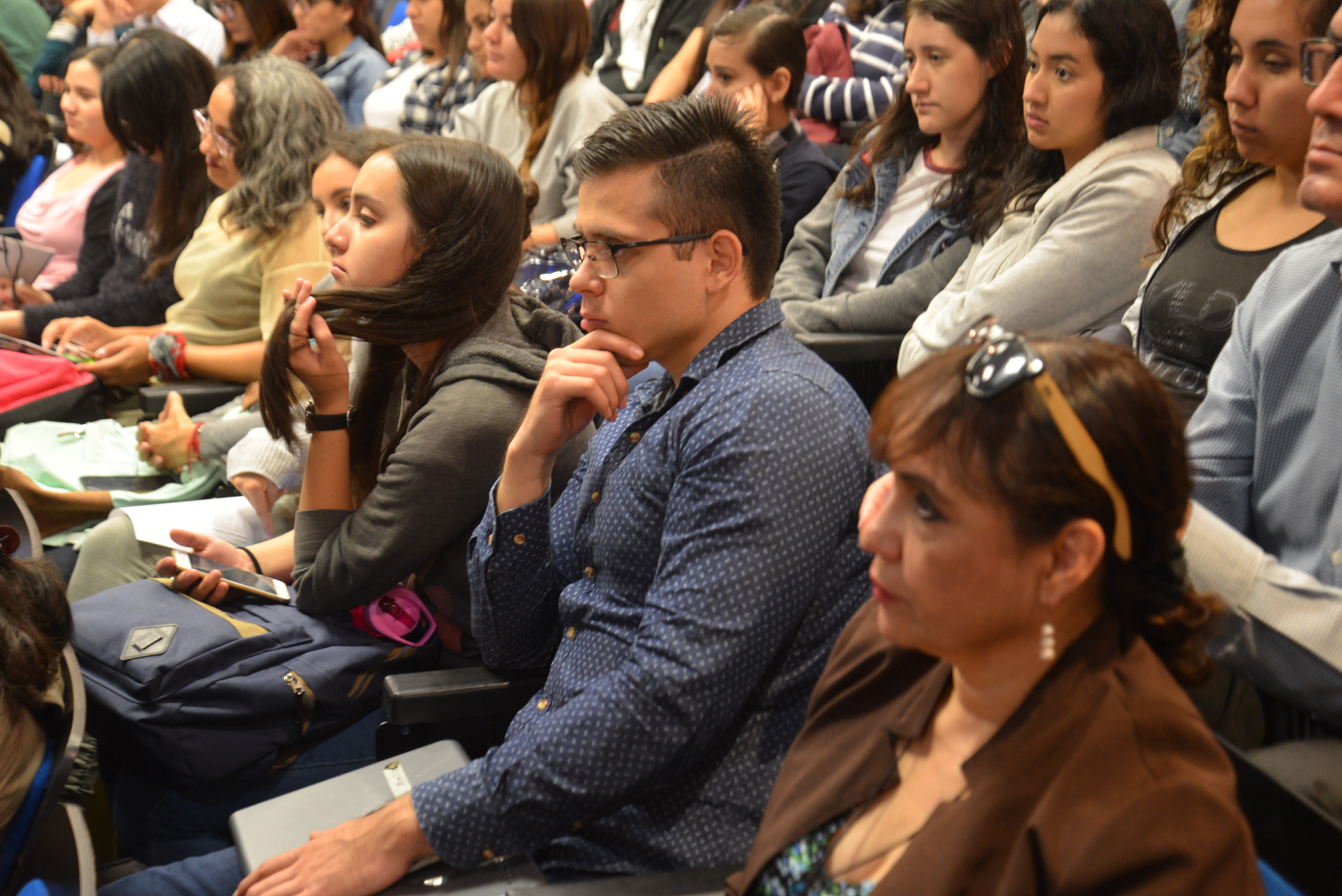 Asistentes al Coversatorio