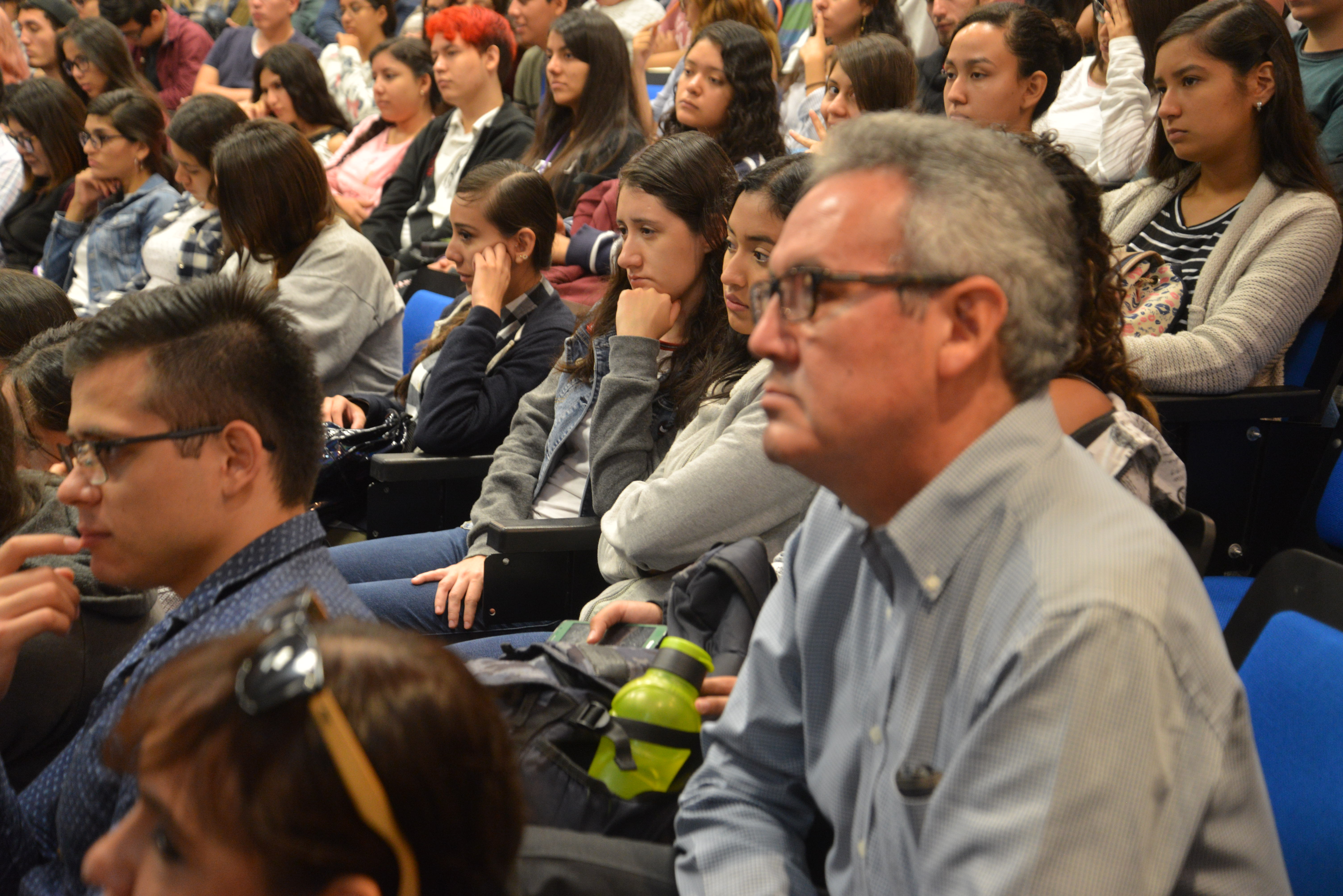 Asistentes al Conversatorio