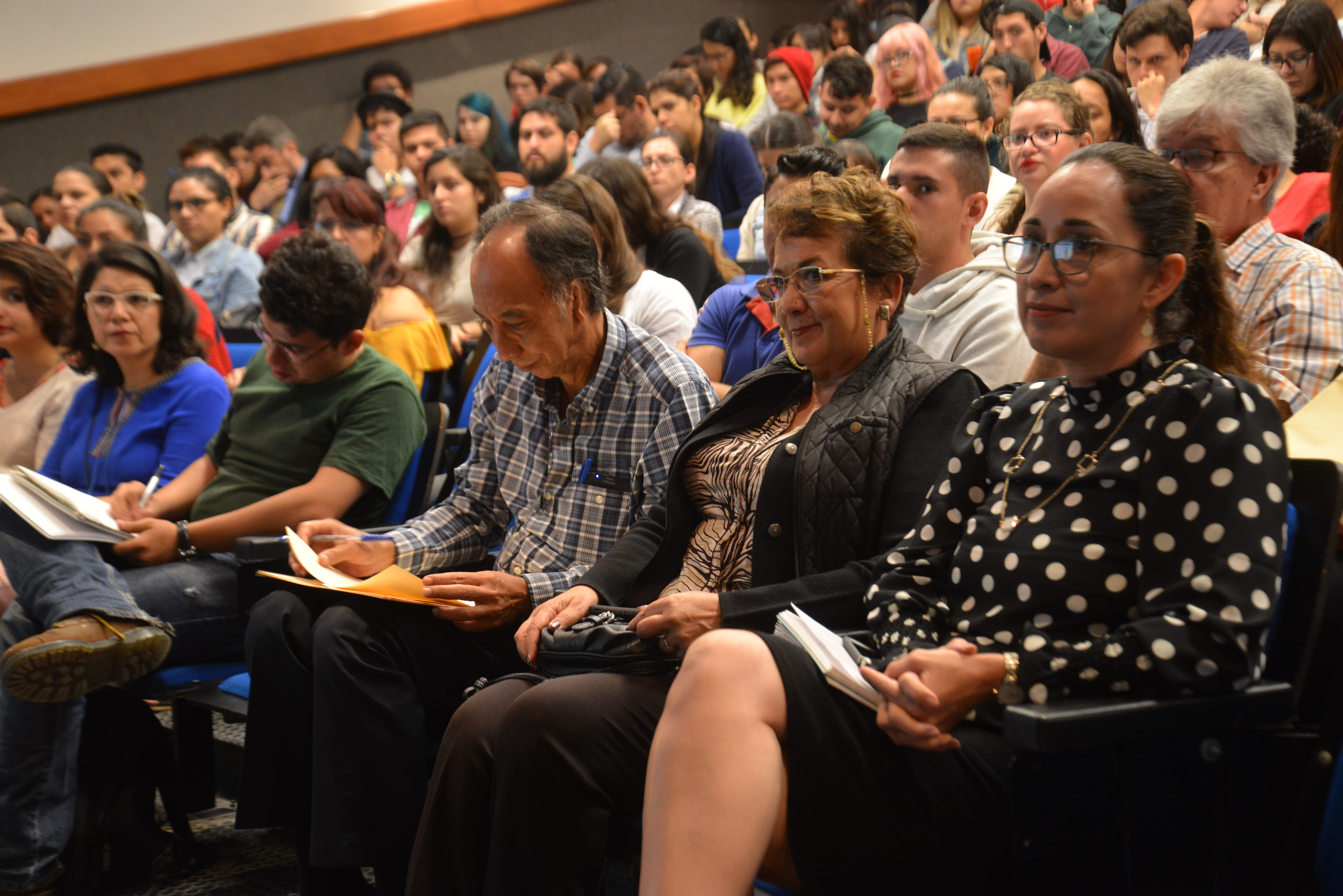 Asistentes al Conversatorio