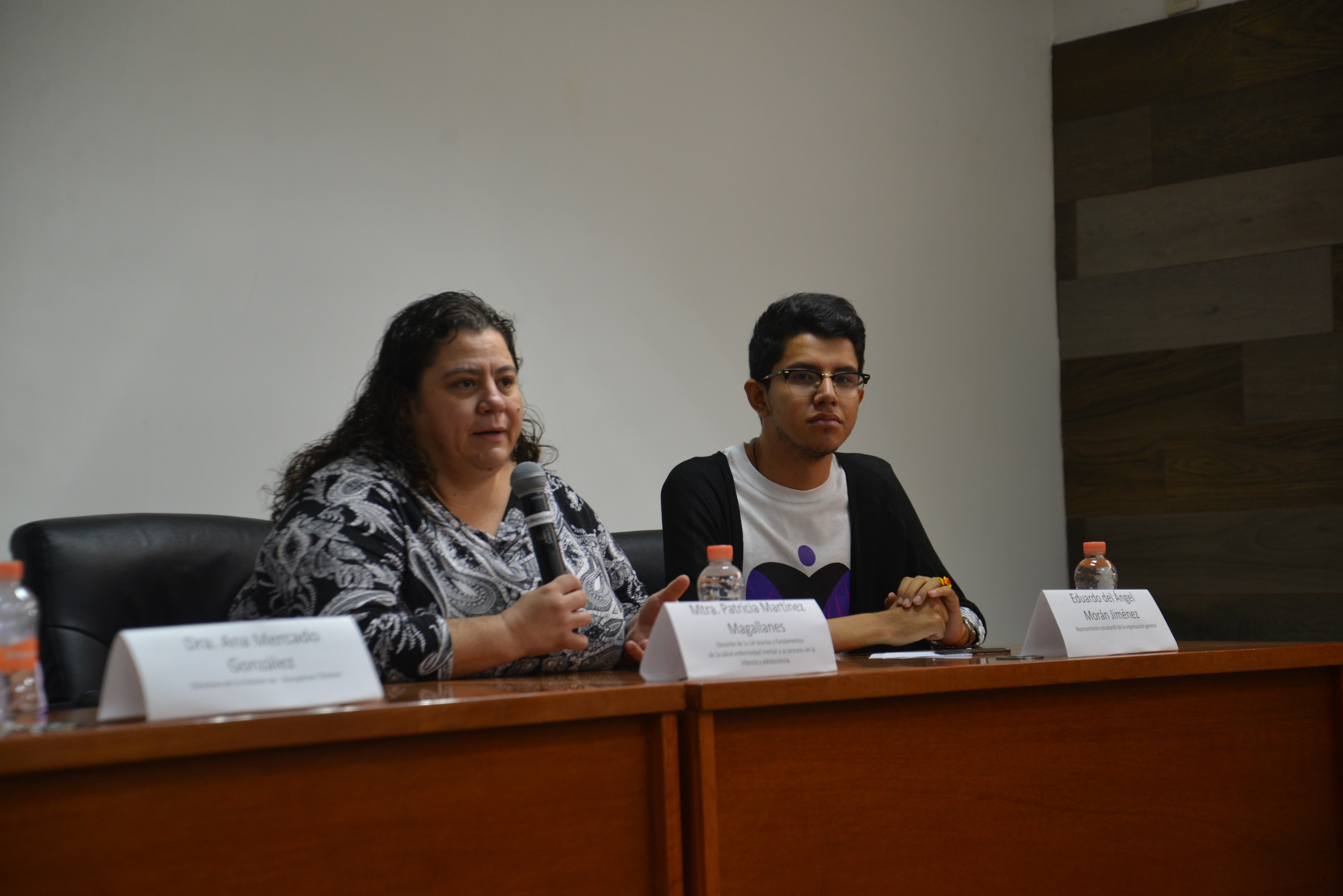 Mtra Paty Martínez dando discurso en acto inaugural