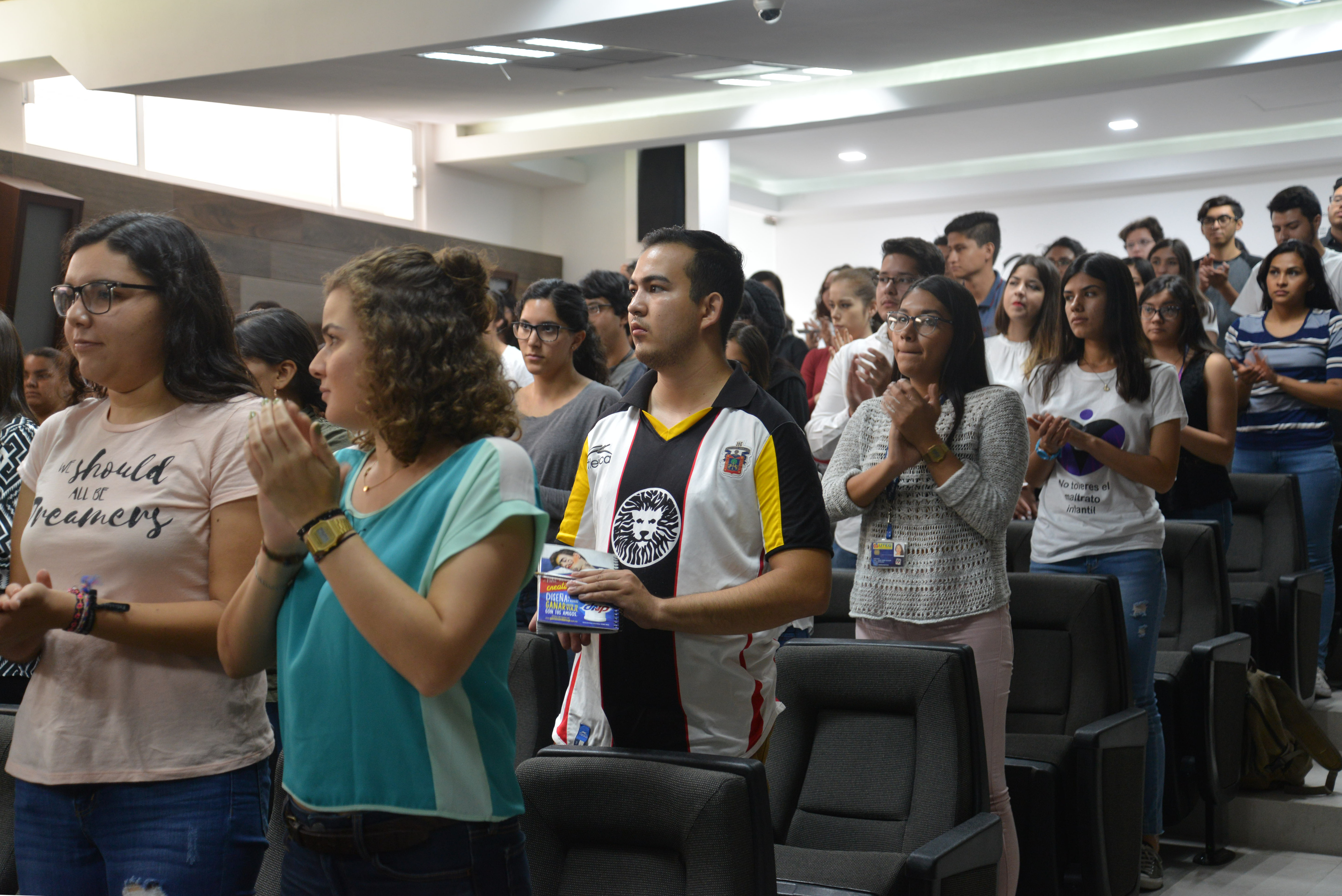 Alumnos asistentes, durante el acto inaugural