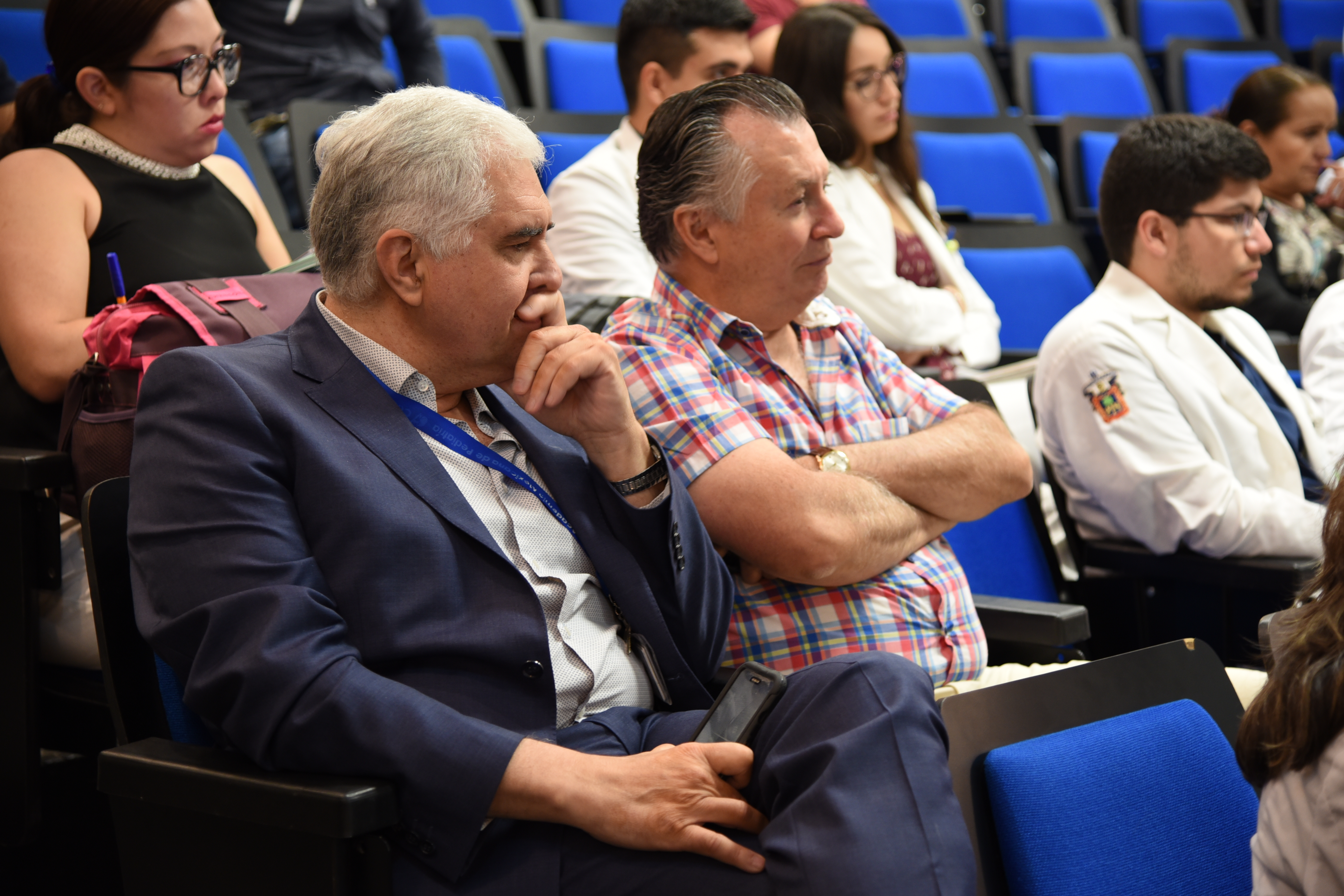 Investigadores del CUCS asistentes al evento