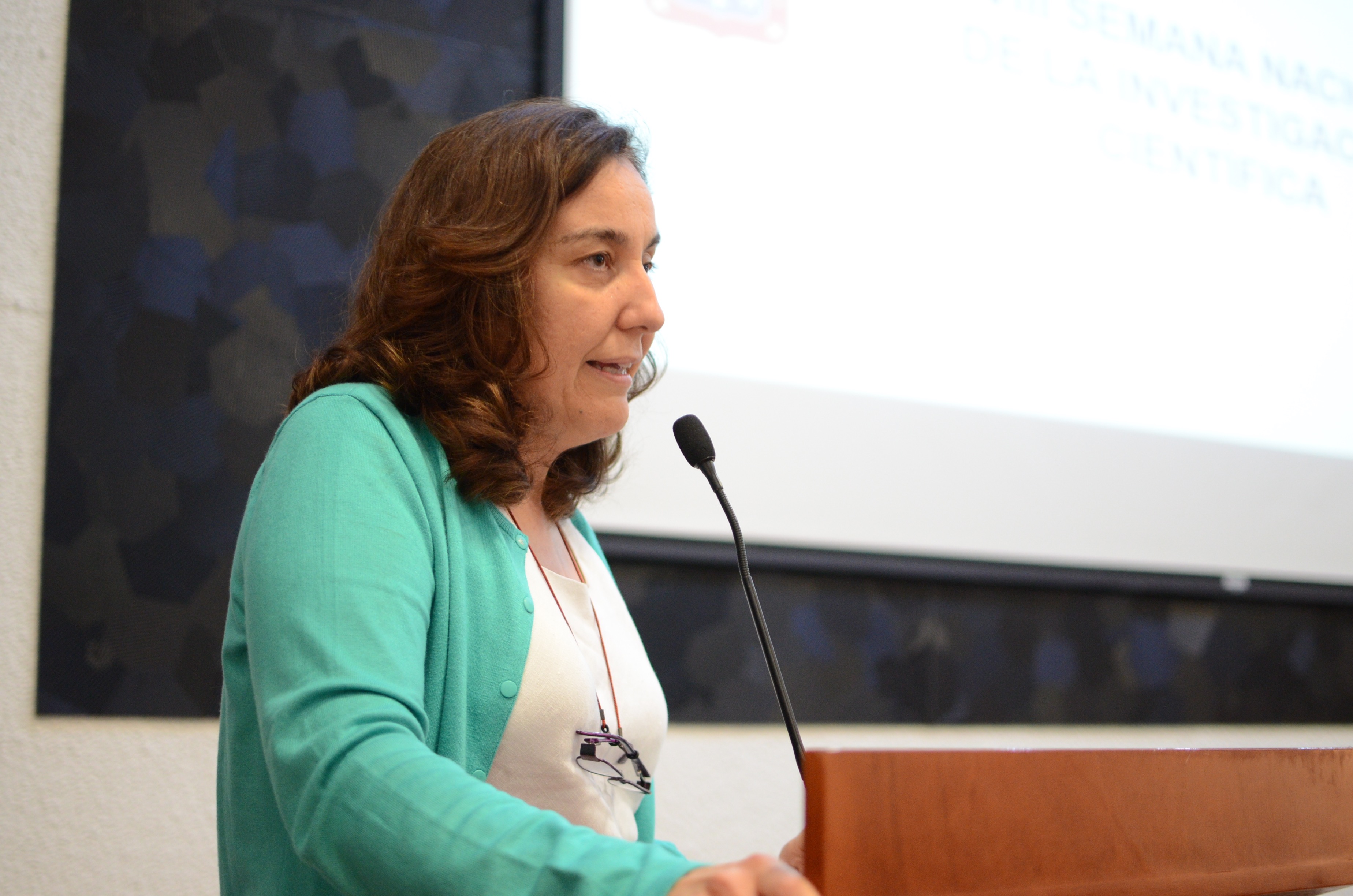 Dra. Bárbara Vismanos Lamotte, ofreciendo discurso de bienvenida
