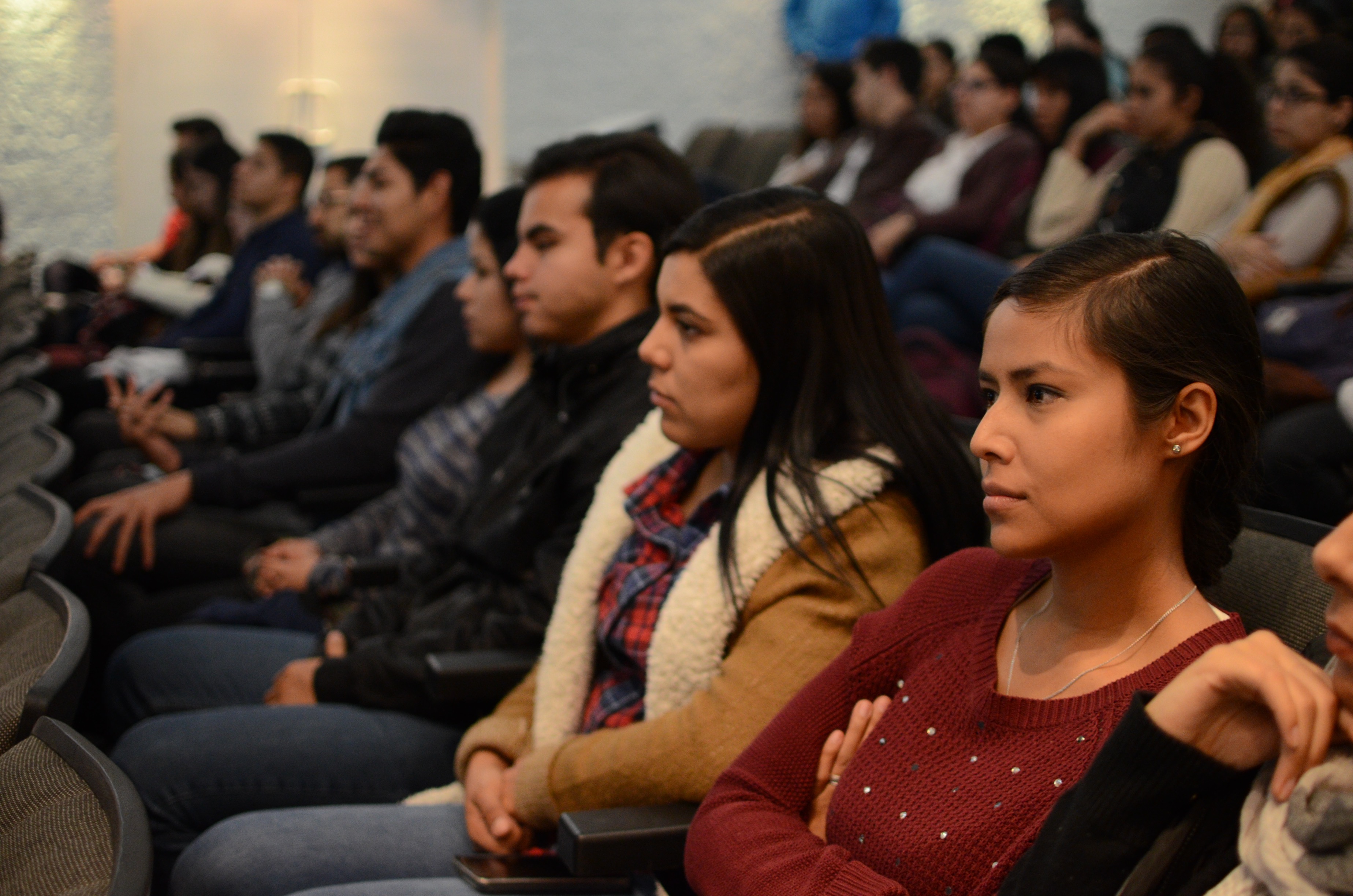 Alumnos asistentes al acto inaugural