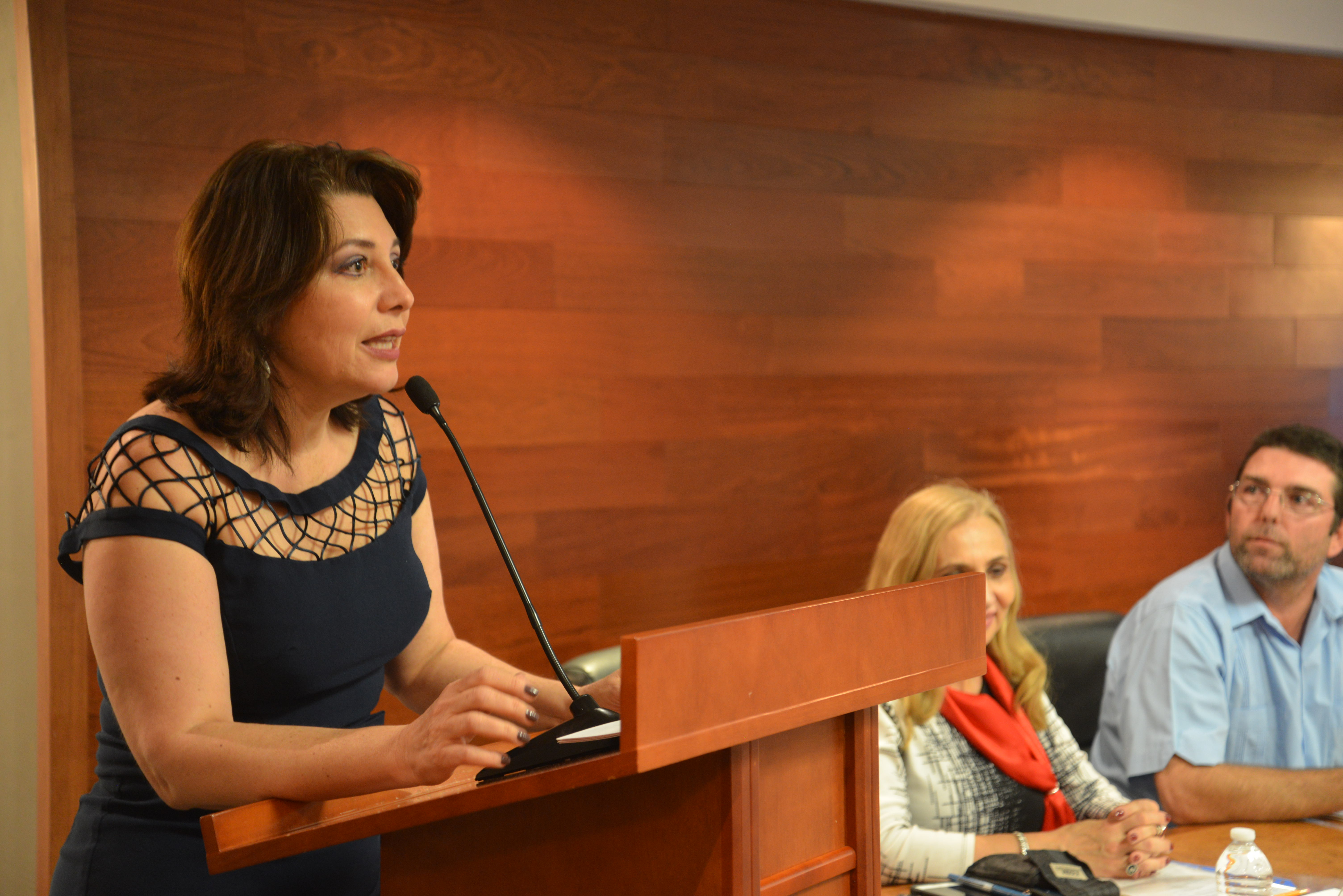 Dra Carmen Rodríguez dando mensaje inaugural