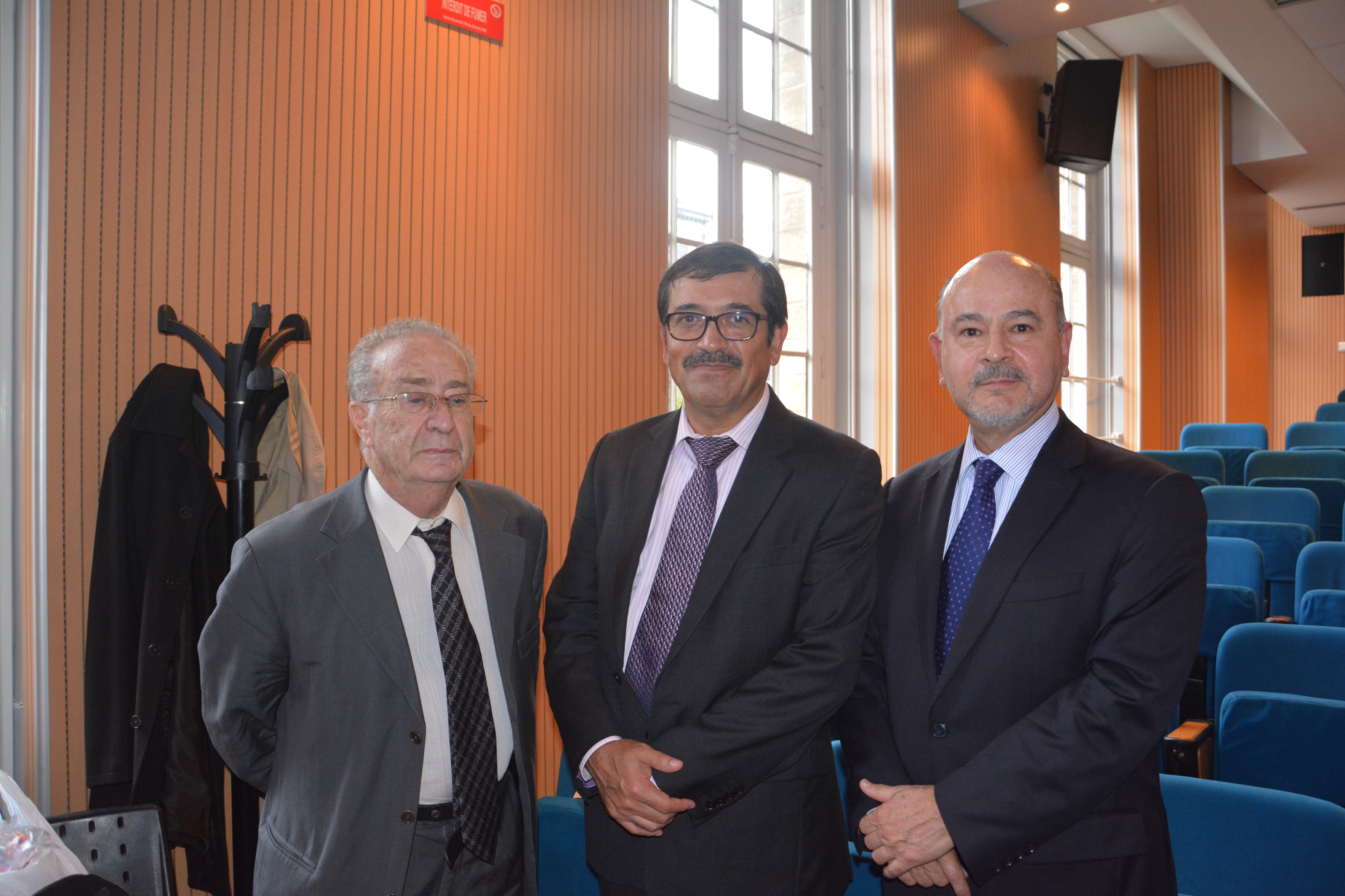 Dr. Sergio Villaseñor Bayardo después de la ceremonia de premiación