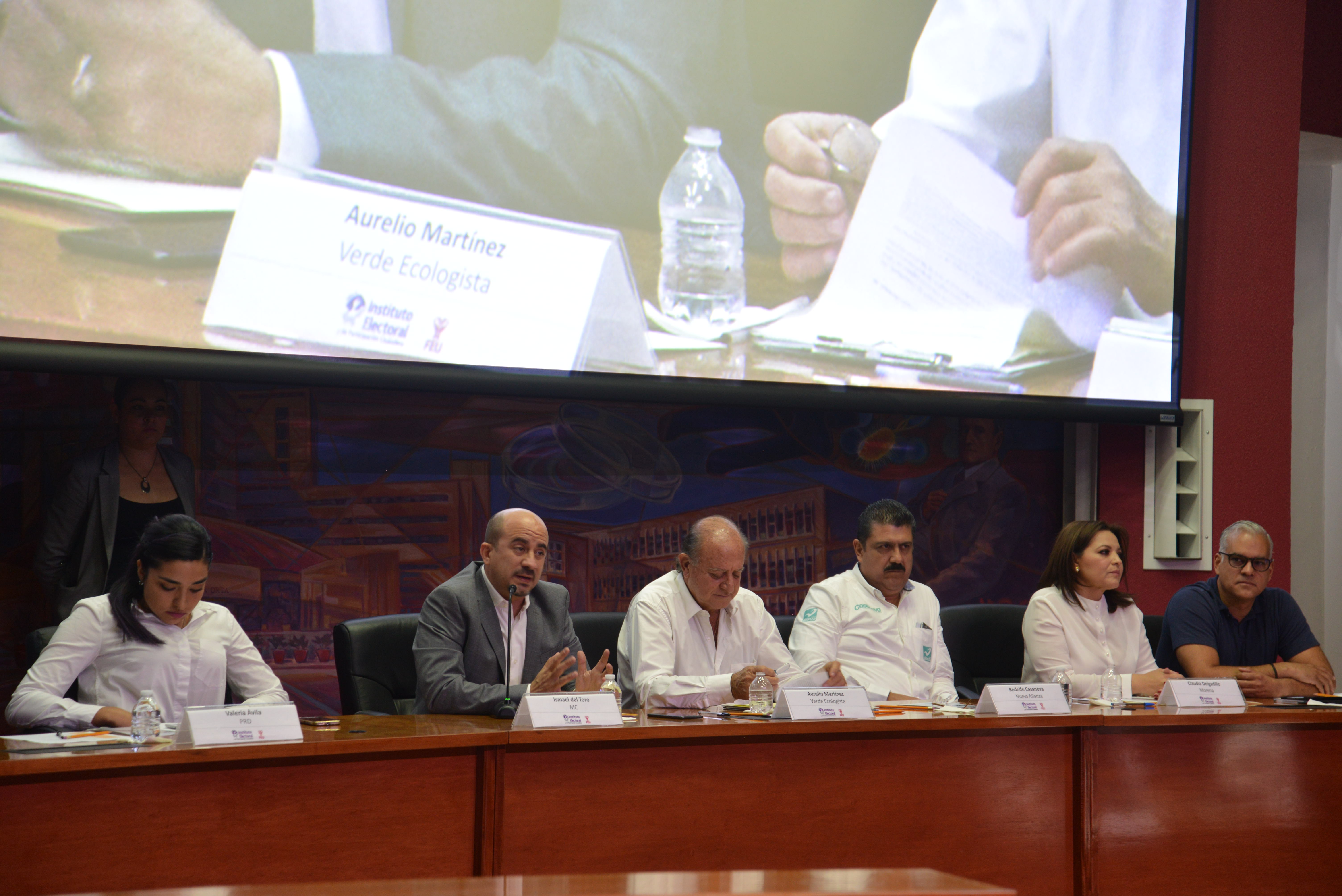 Candidatos participantes en debate