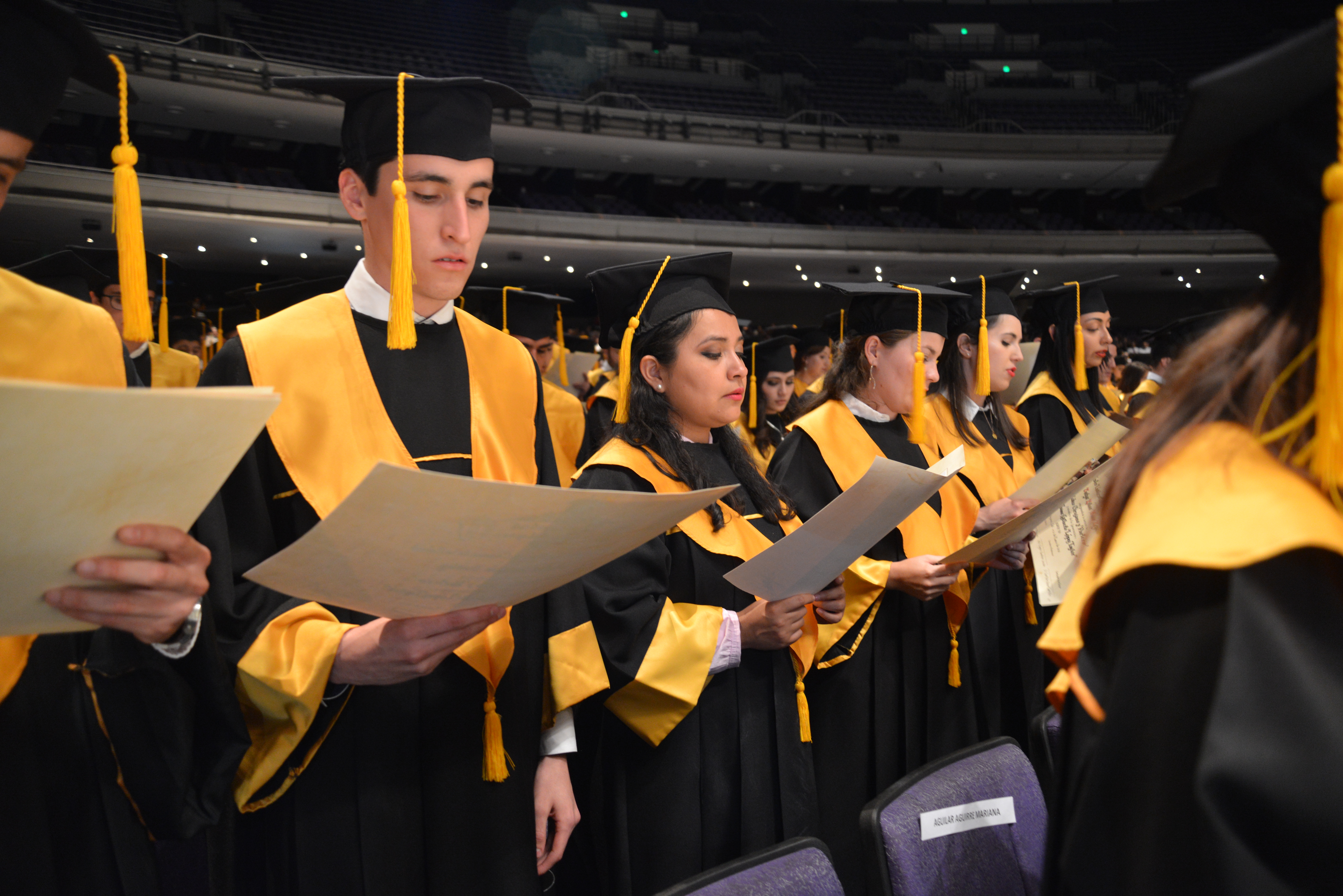 Alumnos de Medicina haciendo el Juramento Hipocrático