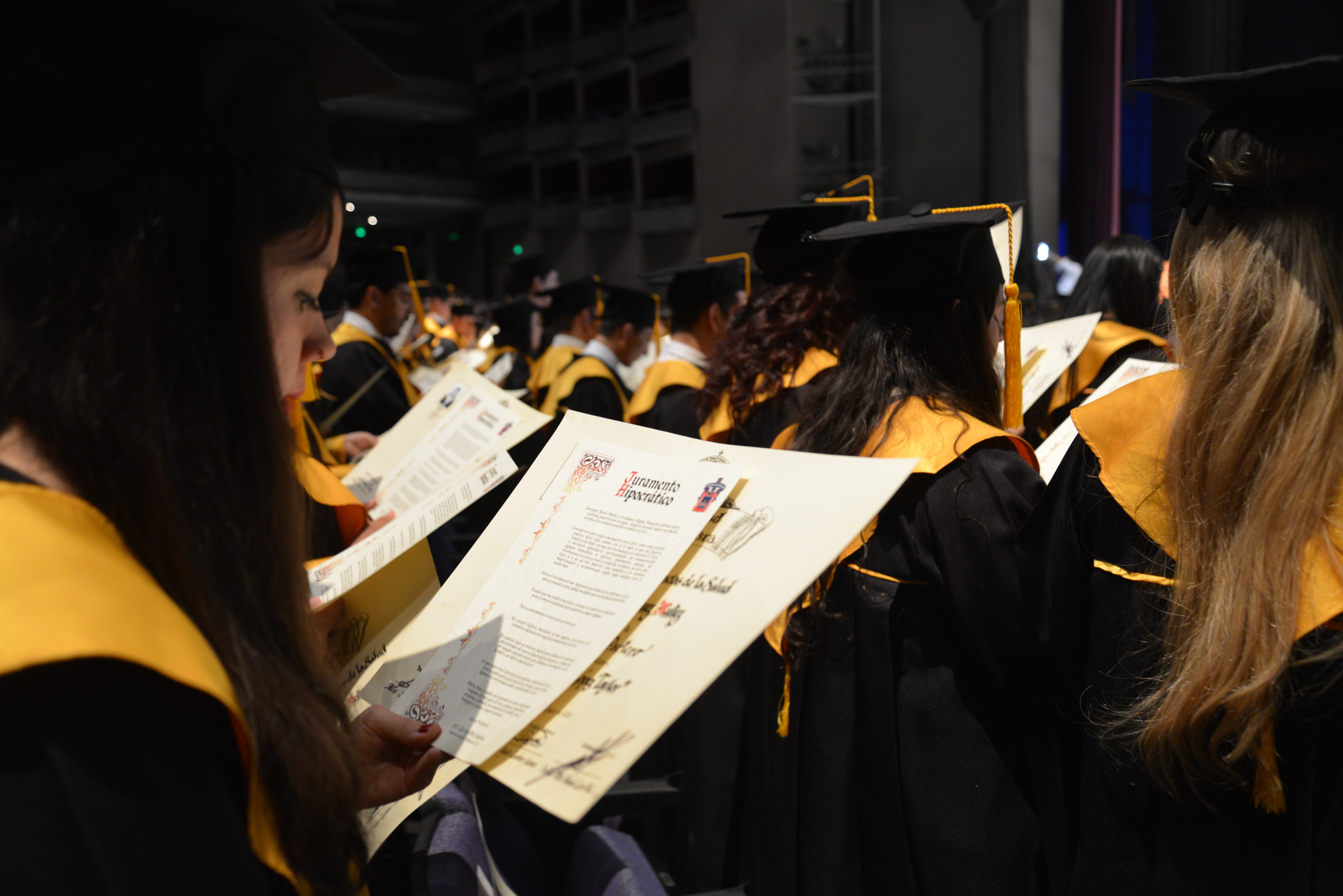 Pergamino con el Juramento Hipocrático