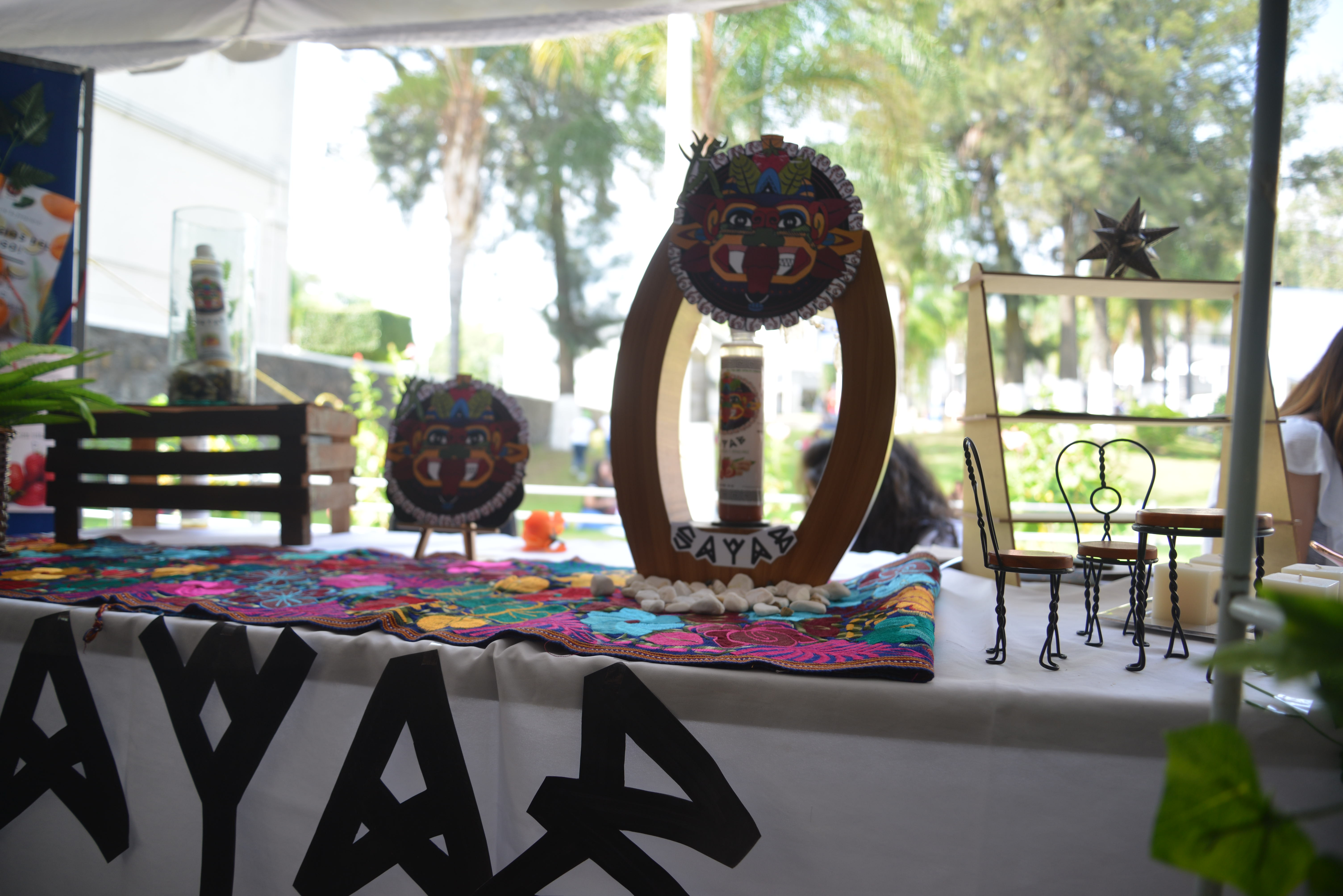 Stand con exhibición de alimentos