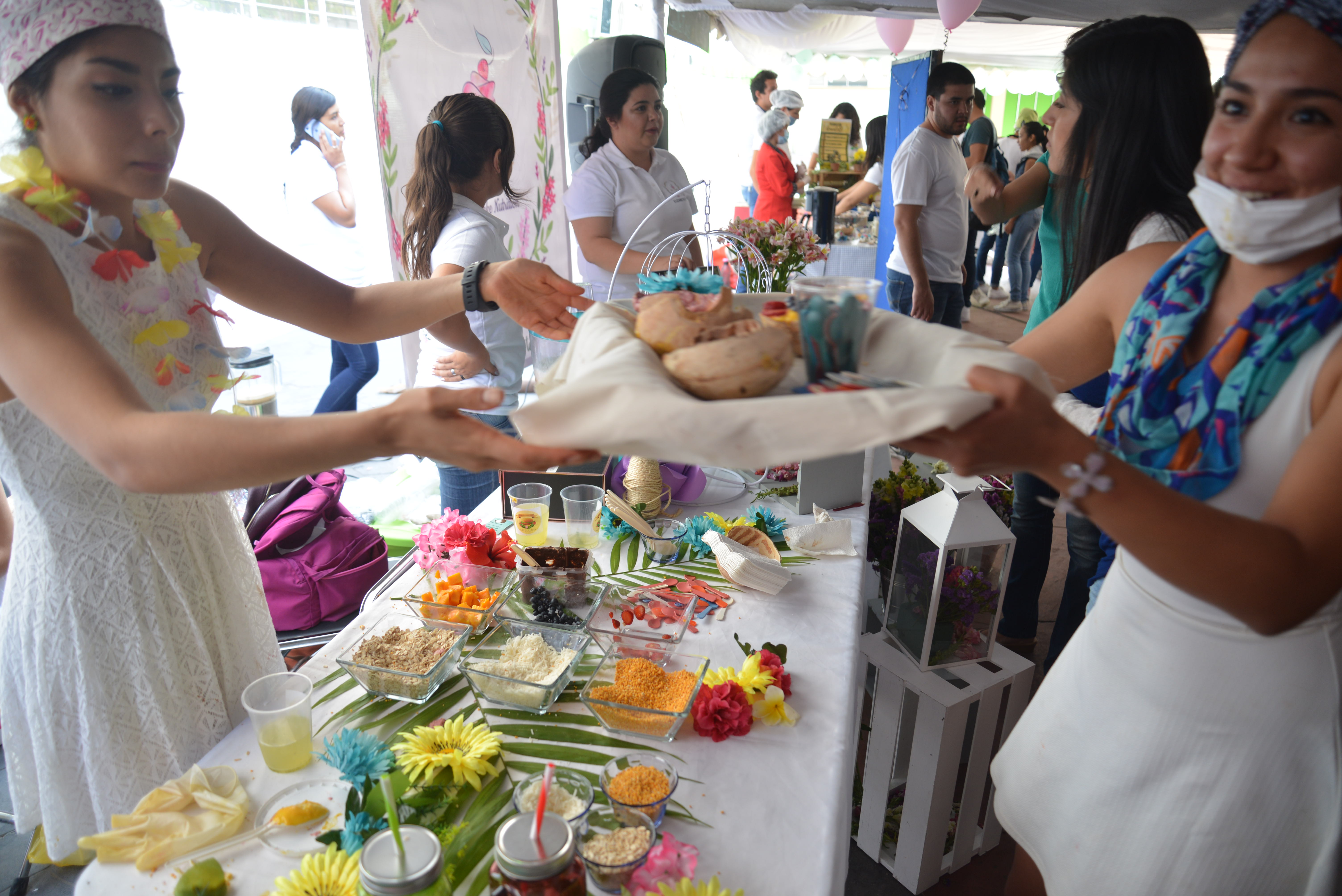 Expositor despachando alimentos