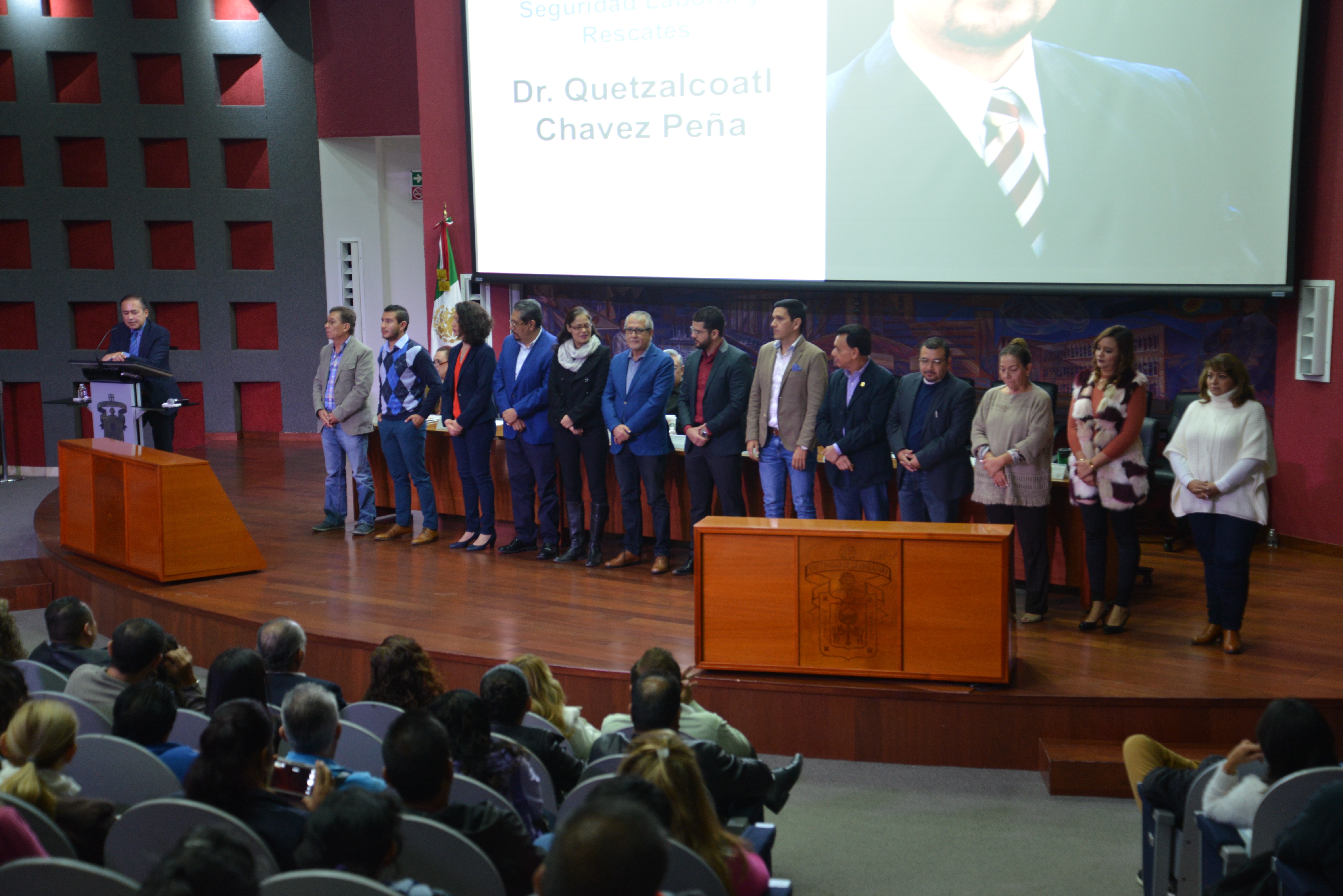 Presentación de coordinadores de carrera durante la Sesión de Padres