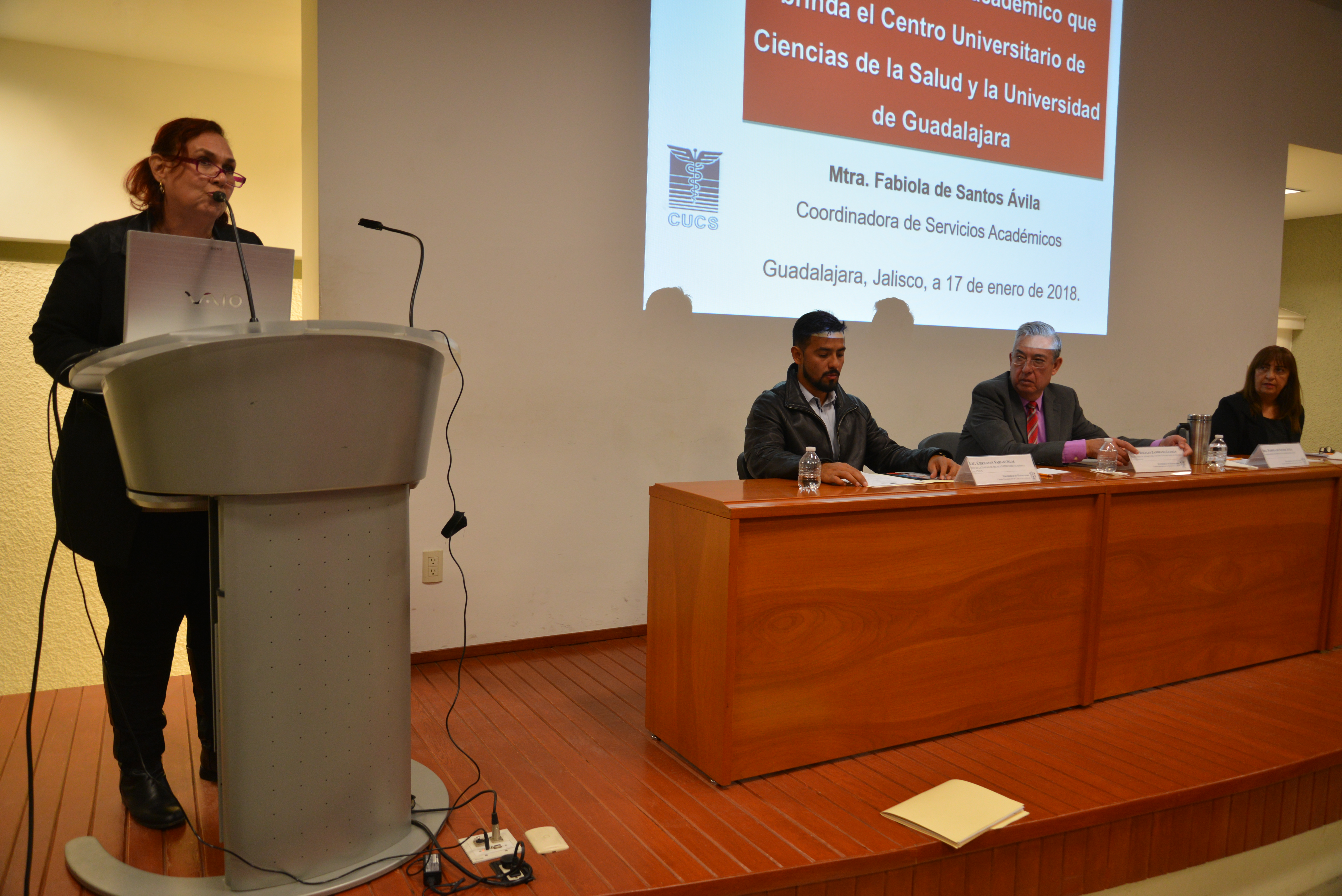 Mtra. Fabiola de Santos haciendo uso de la palabra