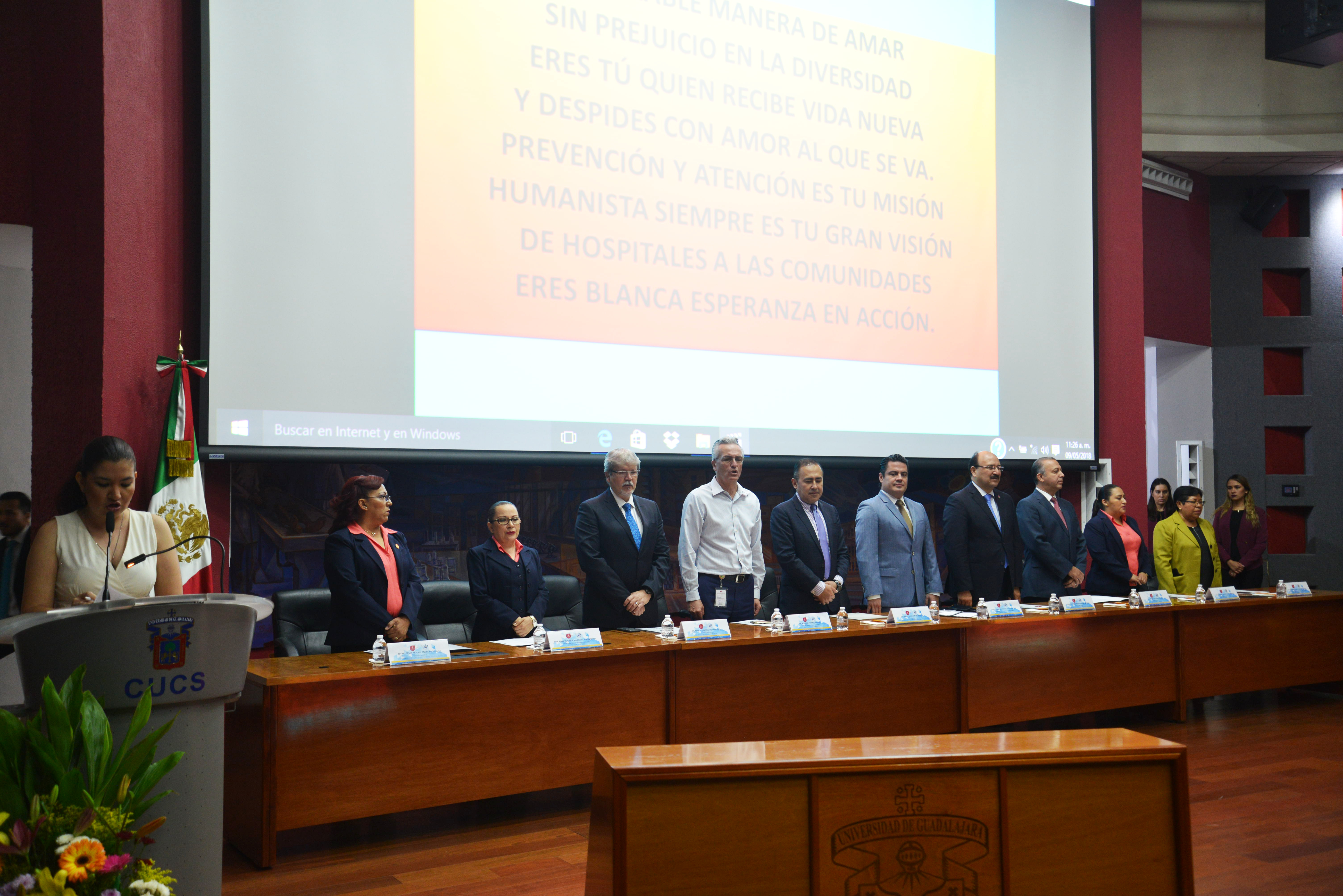 Miembros del presídium en el momento de la inauguración