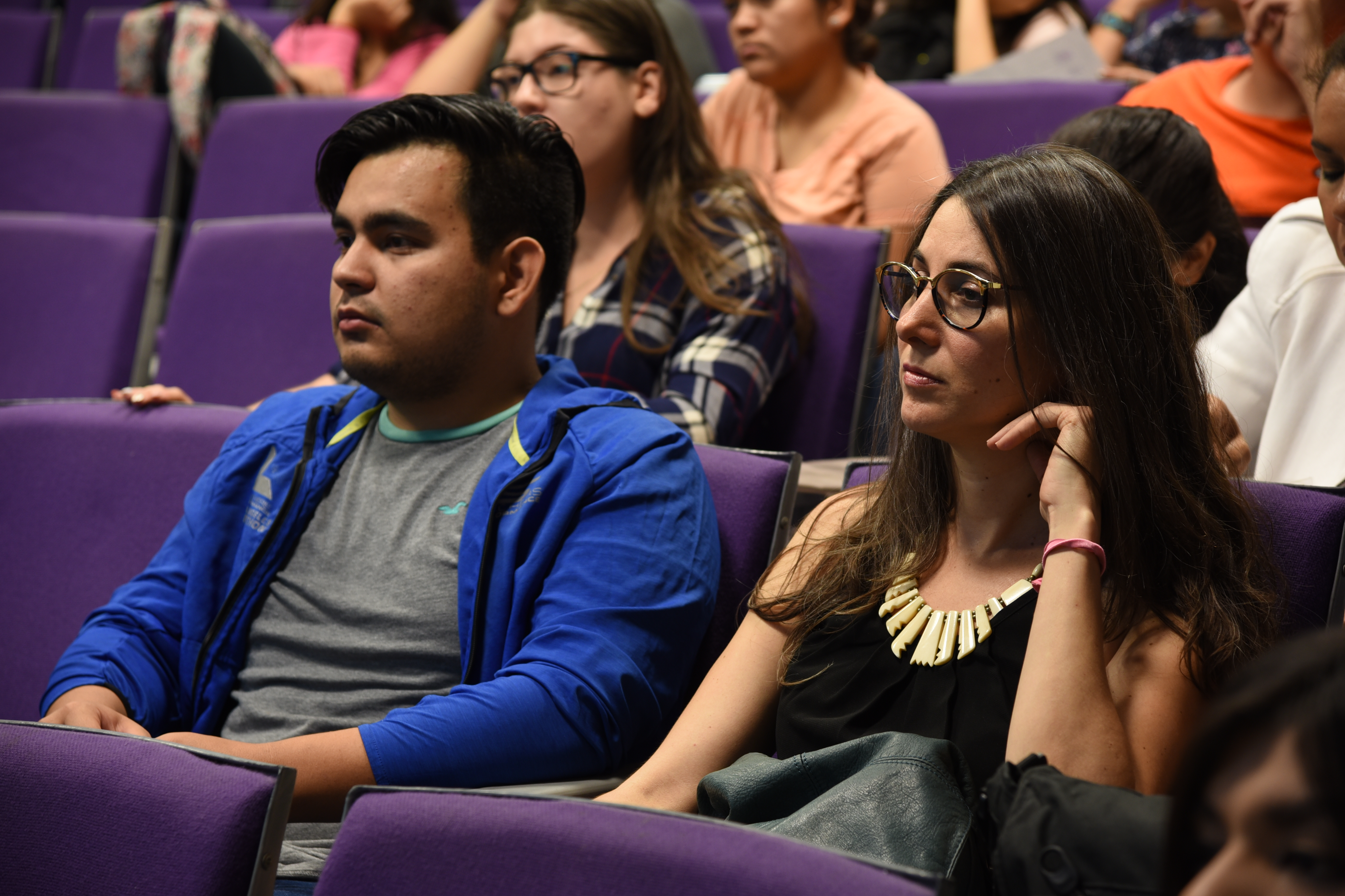 Alumnos asistentes a la conferencia